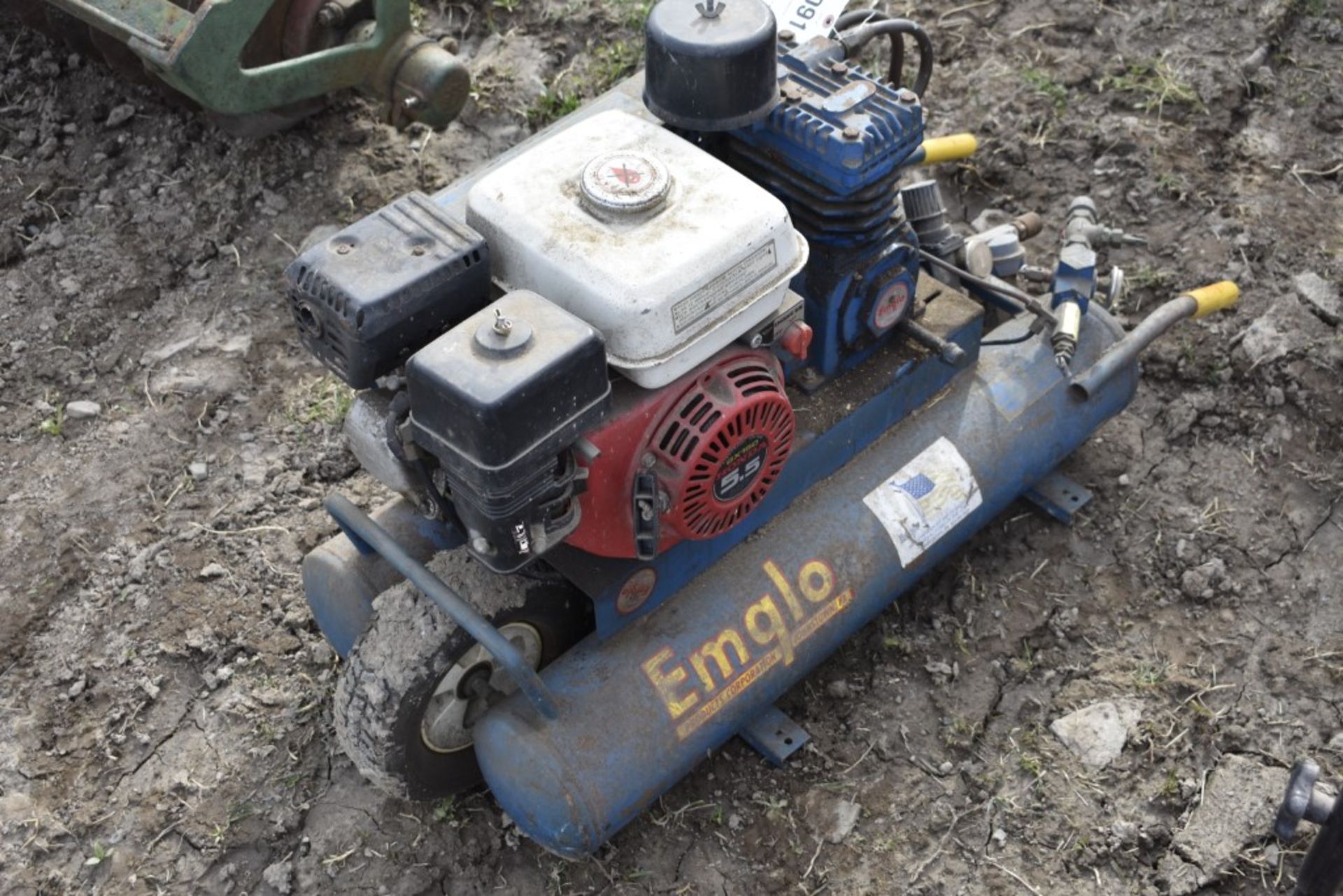 Emglo Gas Hot Dog Air Compressor - Image 2 of 2