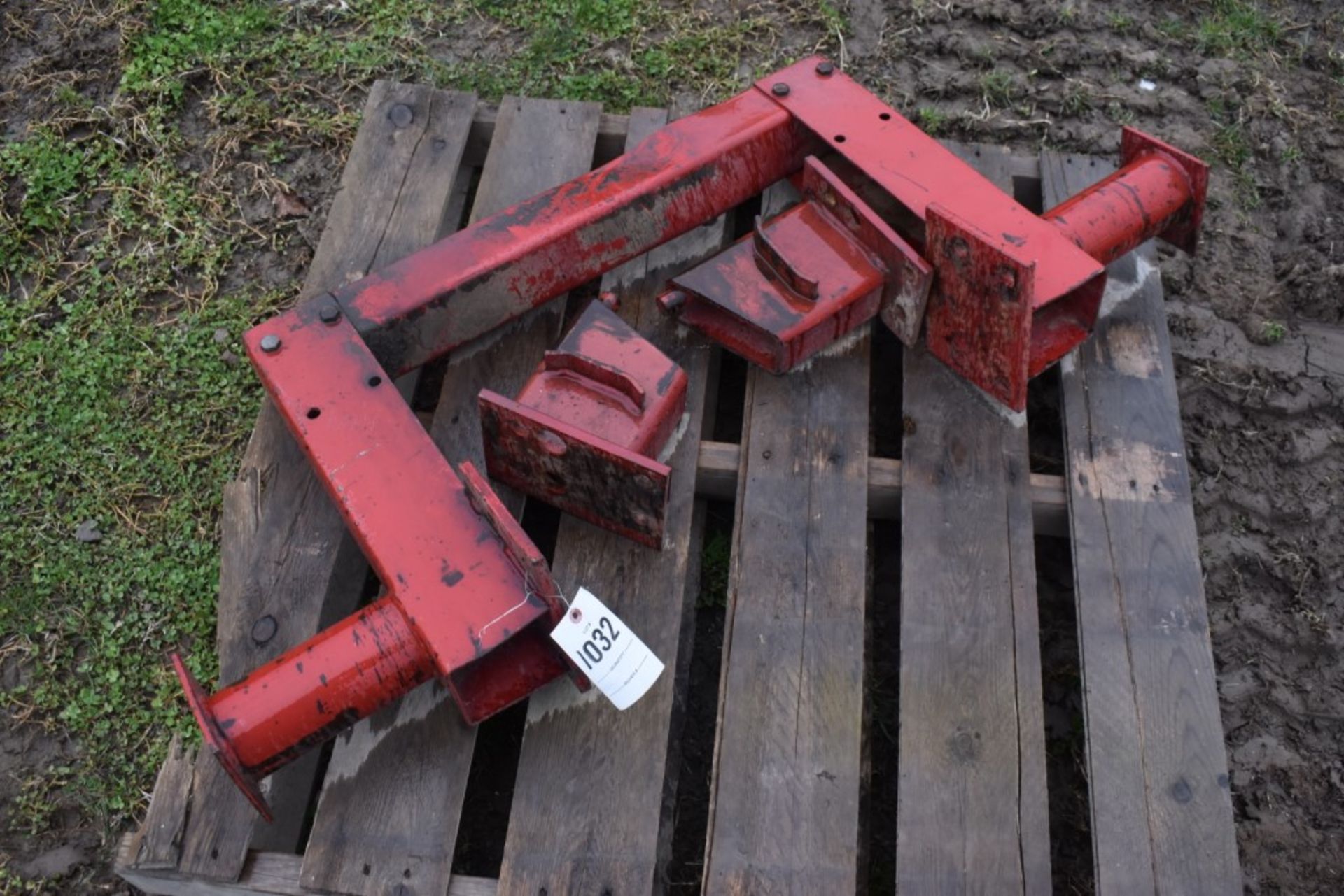 International 2350 Loader Brackets - Image 2 of 4