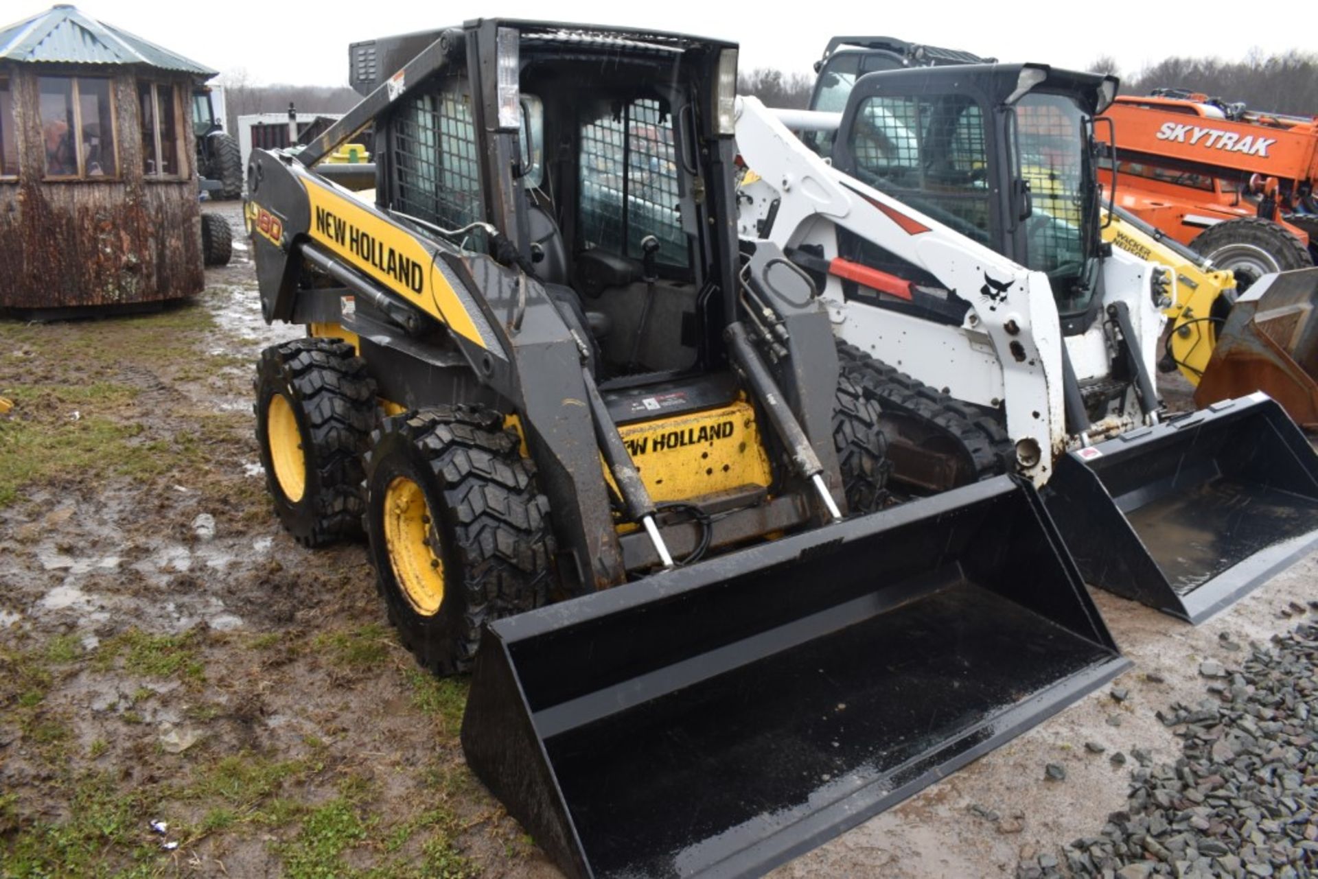 New Holland L180 Skid Steer - Image 5 of 26