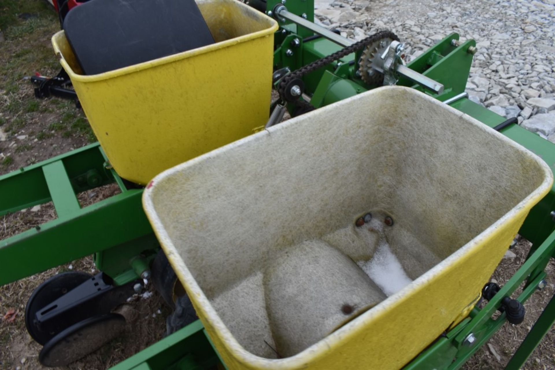 Plot Master Two Row Ground Drive Corn Planter - Bild 9 aus 10