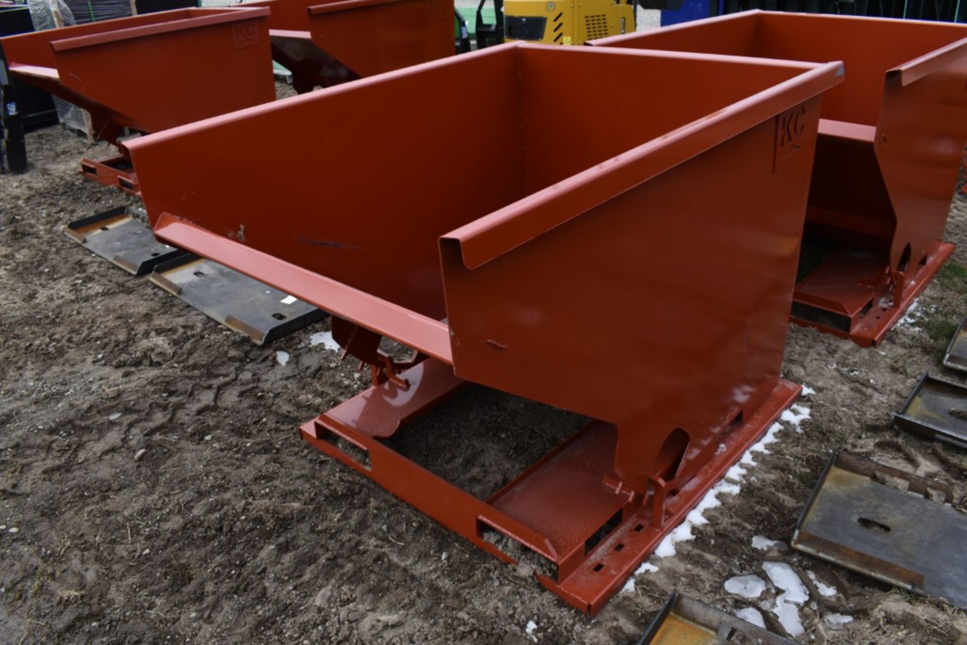 New KC Fork Mounted Self Tipping Dumpster - Bild 3 aus 8