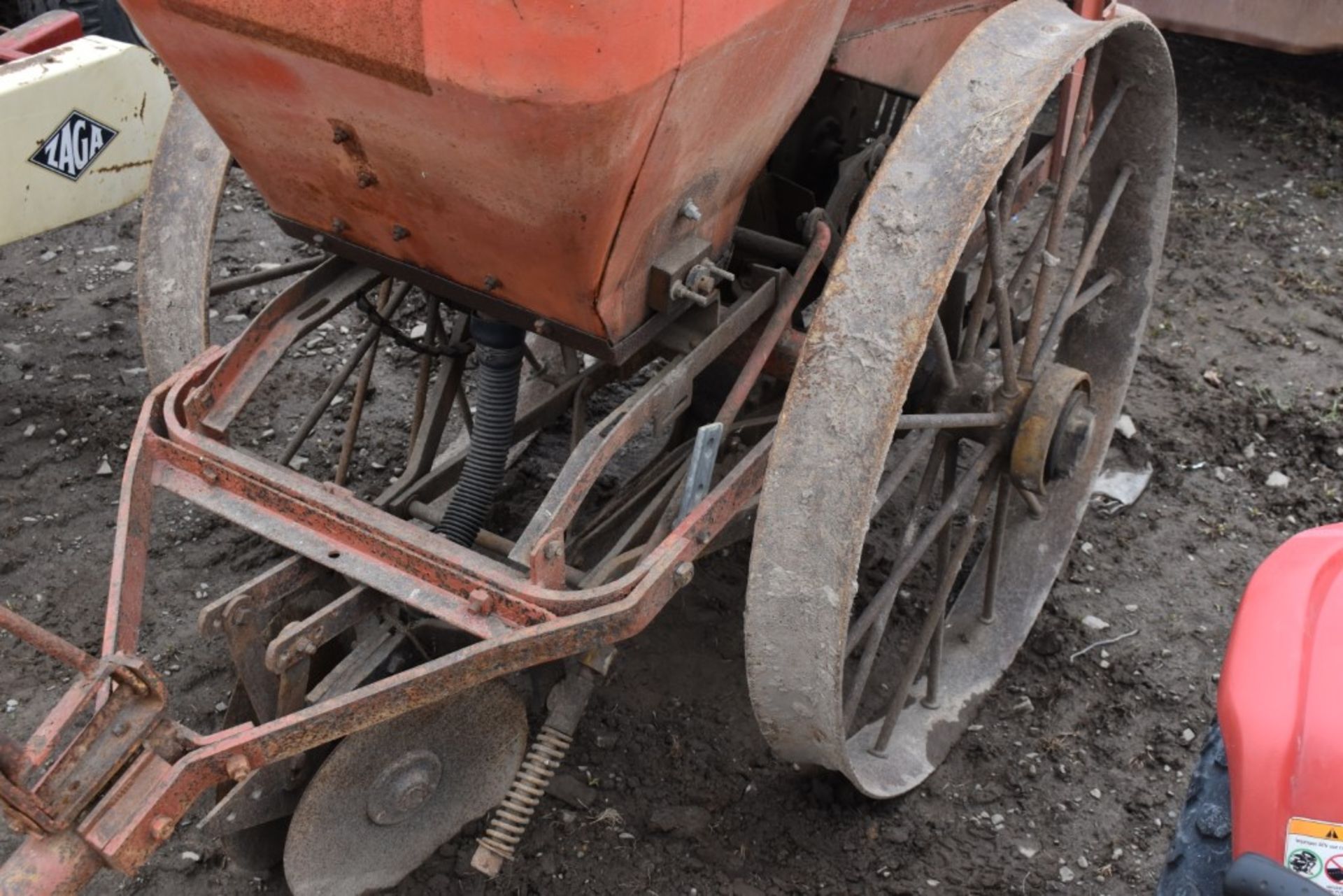 Single Row Tow Behind Potato Planter - Bild 10 aus 14