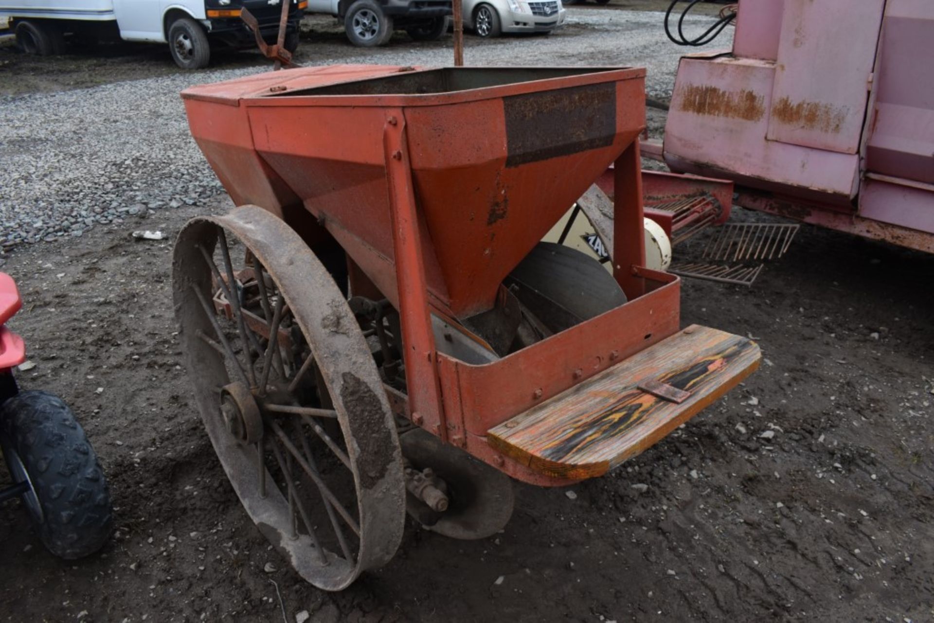 Single Row Tow Behind Potato Planter - Bild 11 aus 14