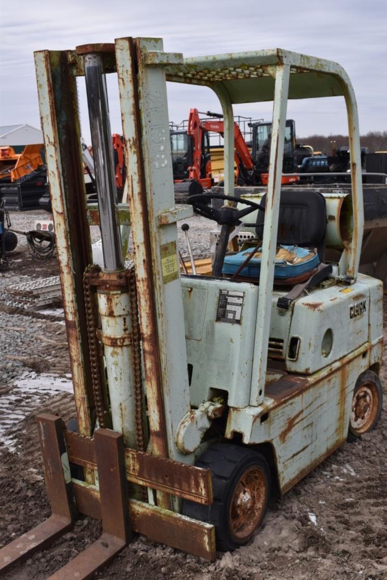 Clark 2 Stage Mast Fork Lift - Image 9 of 24