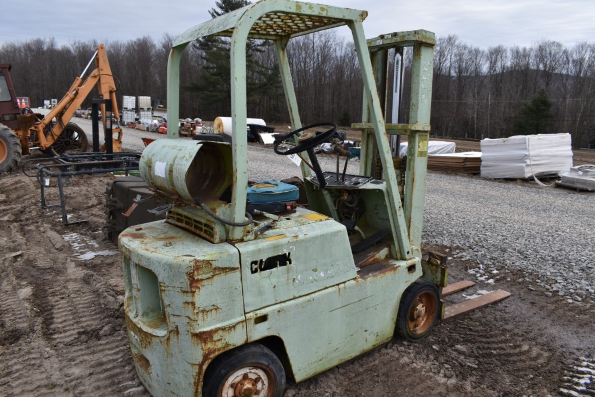 Clark 2 Stage Mast Fork Lift - Image 16 of 24
