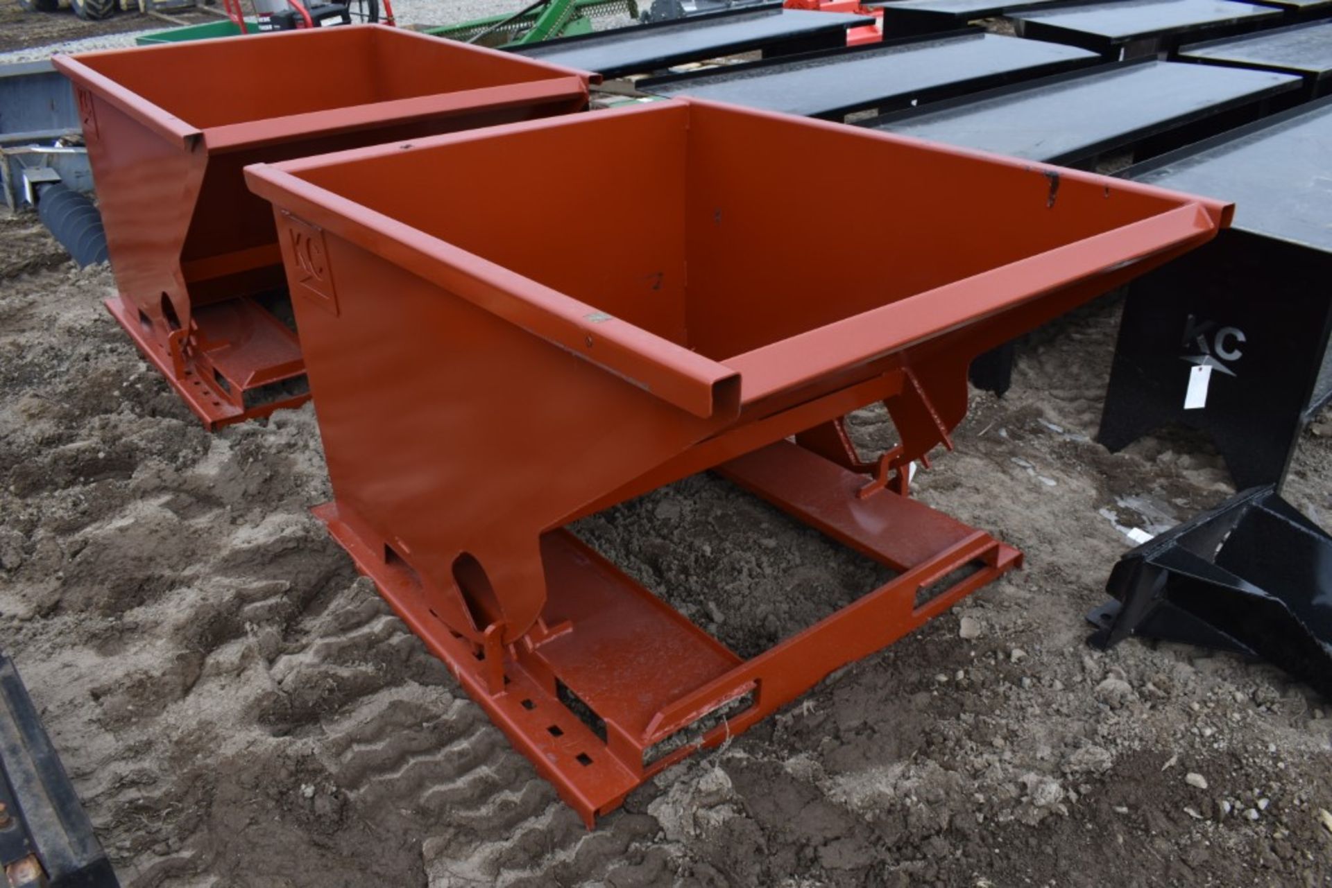 New KC Fork Mounted Self Tipping Dumpster - Bild 2 aus 8