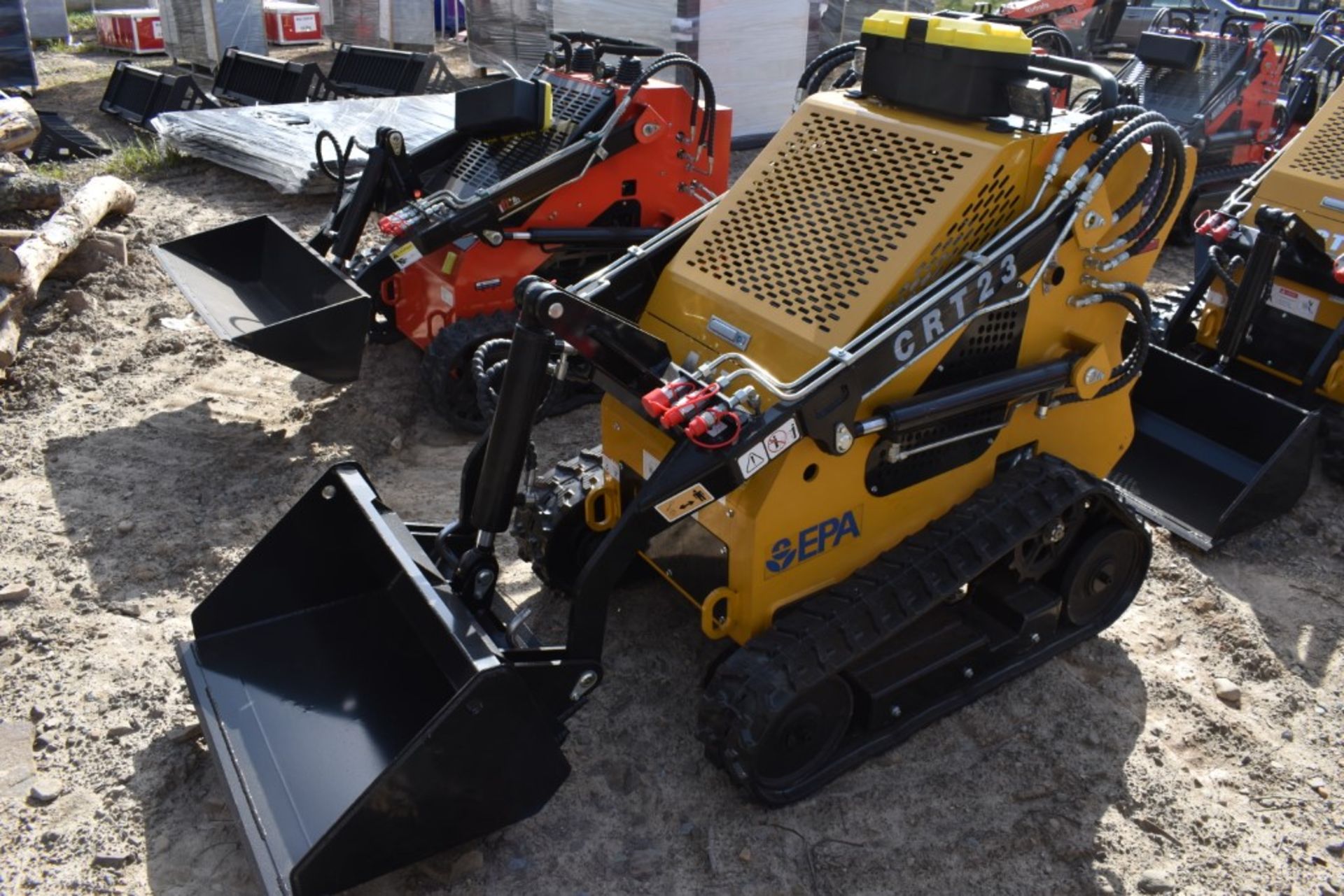 AGT Industrial CRT23 Skid Steer with Tracks Be Sure to Check Fluids, New, Mechanical Mini Quick - Image 2 of 9