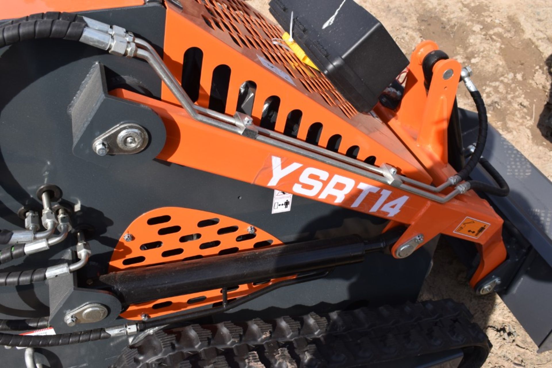 AGT Industrial YSRT14 Skid Steer with Tracks Be Sure to Check Fluids, New, Mechanical Mini Quick - Image 8 of 10