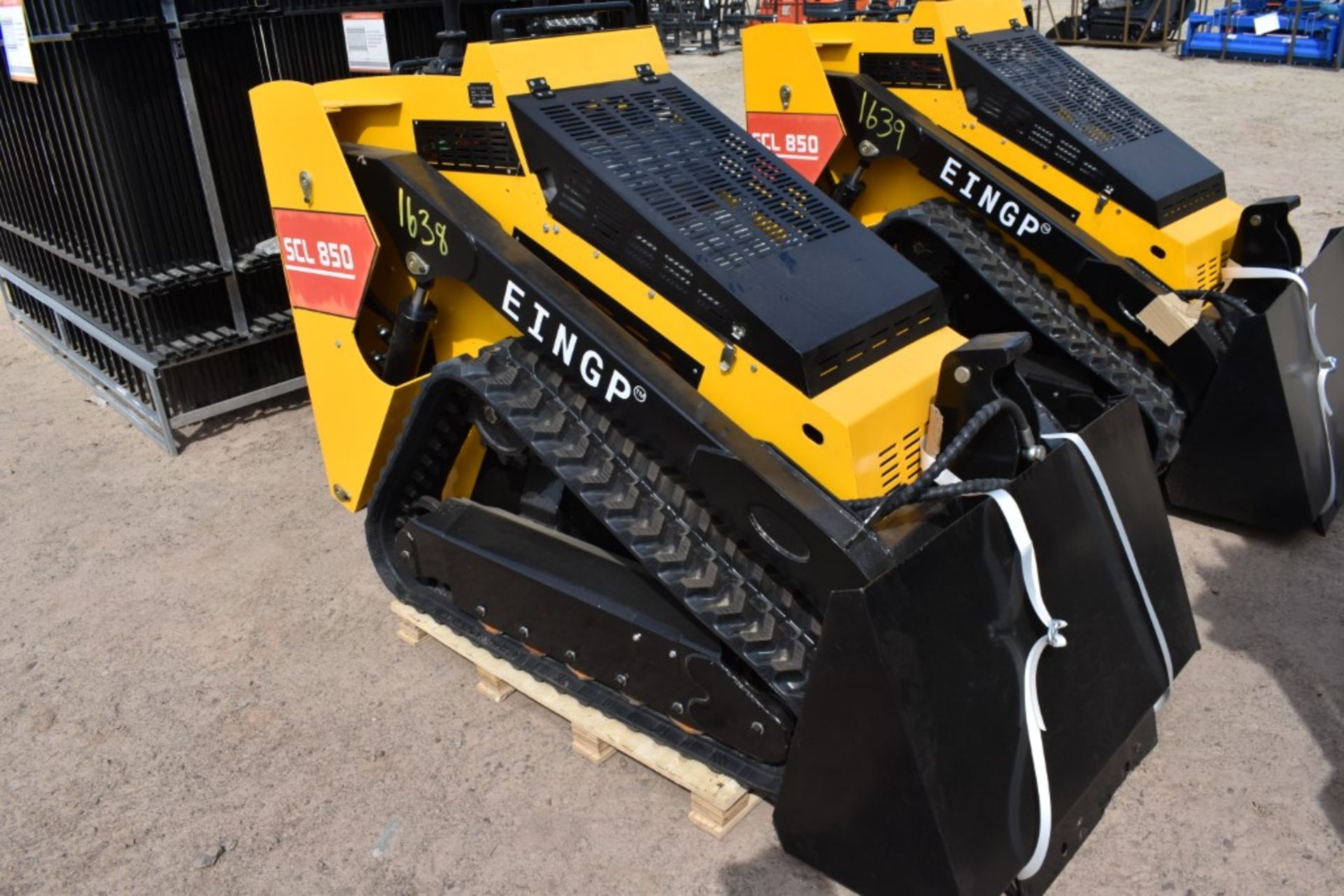 Eingp SCL850 Skid Steer with Tracks Be Sure to Check Fluids, New, Mini Mechanical Quick Attach,