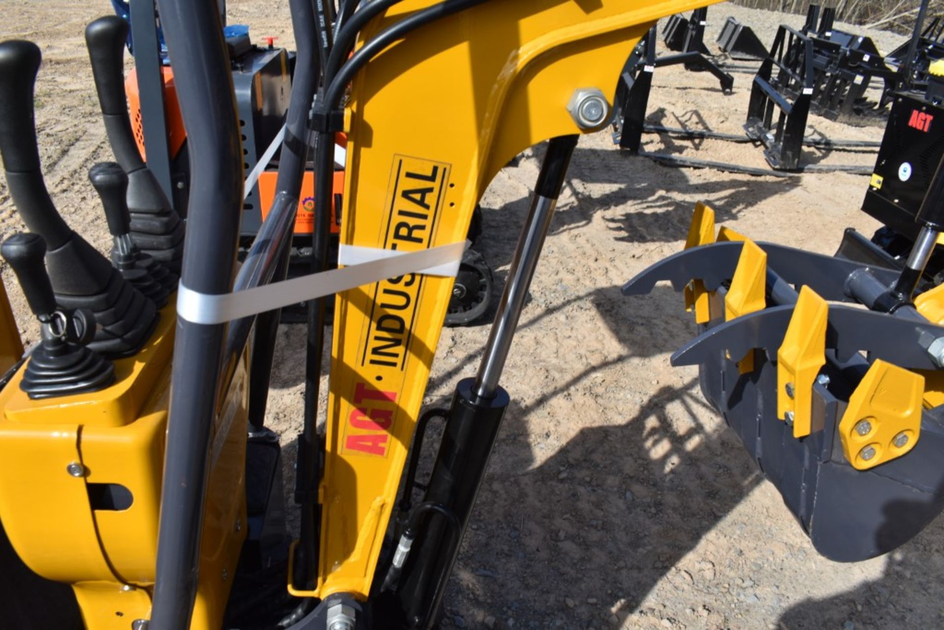 AGT Industrial DM12-C Mini Excavator Be Sure to Check Fluids, New, 16" Bucket, Auxiliary Hydraulics, - Image 7 of 12