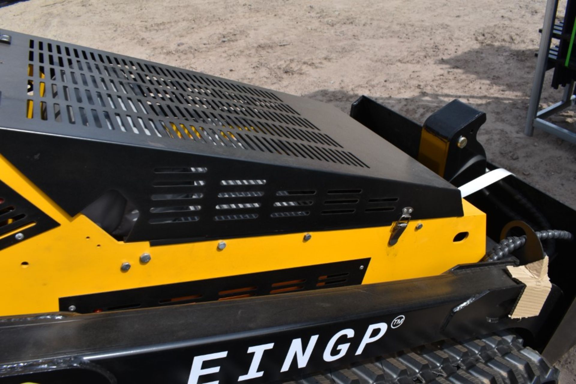 Eingp SCL850 Skid Steer with Tracks Be Sure to Check Fluids, New, Mini Mechanical Quick Attach, - Image 8 of 9