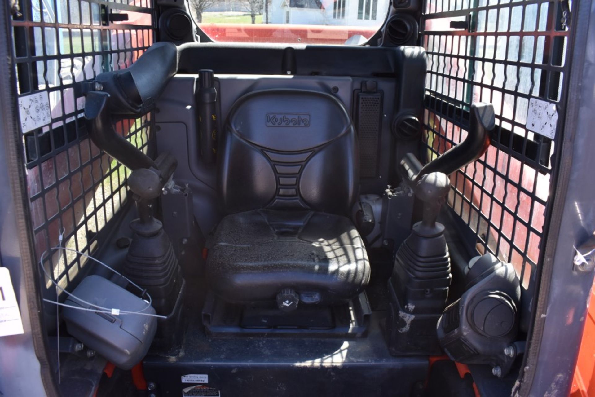 Kubota SSV65 Skid Steer 1322 Hours, Runs and Operates, Hydraulic Quick Attach, 60" Bucket, Pilot - Image 18 of 23