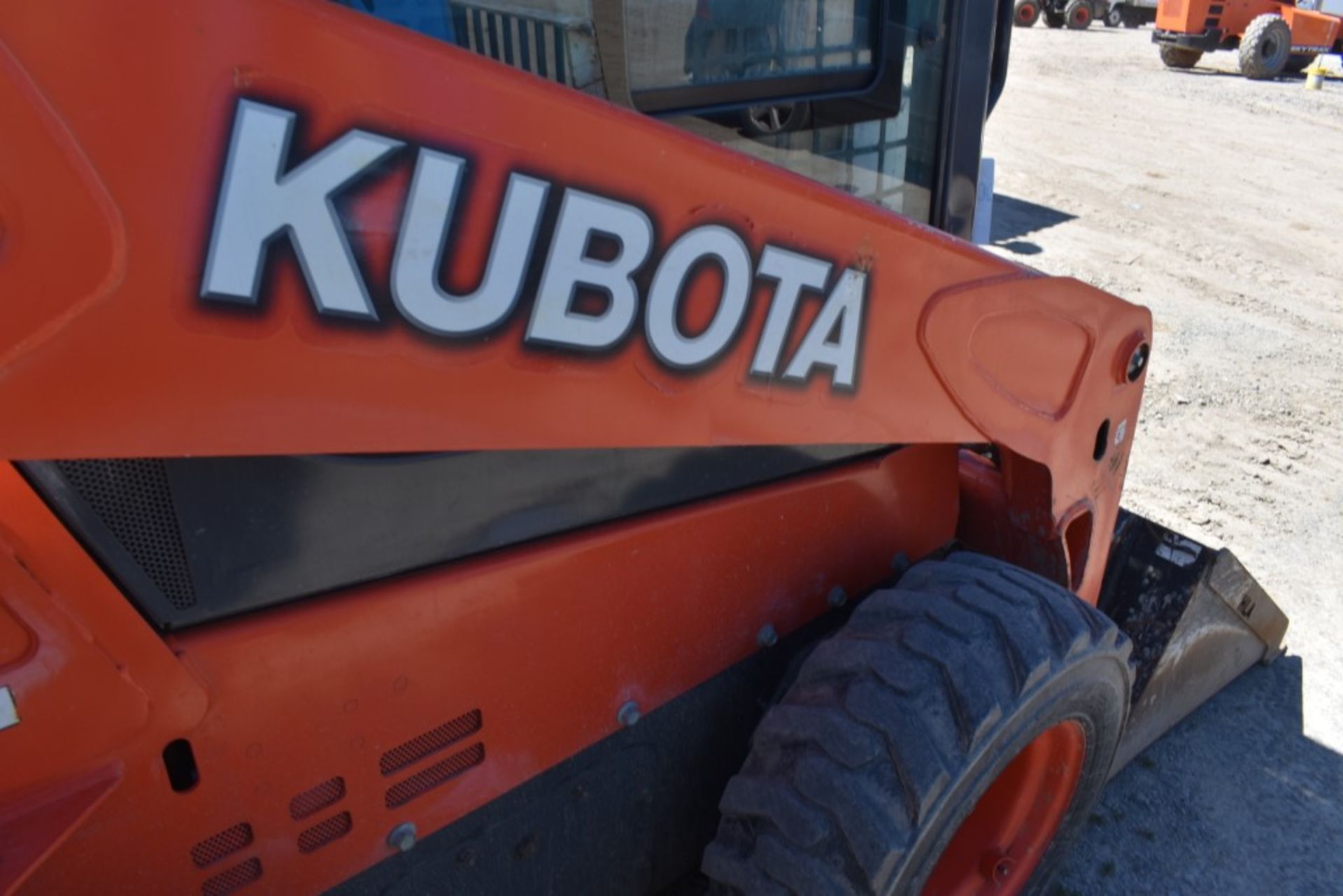 Kubota SSV65 Skid Steer 1322 Hours, Runs and Operates, Hydraulic Quick Attach, 60" Bucket, Pilot - Image 10 of 23