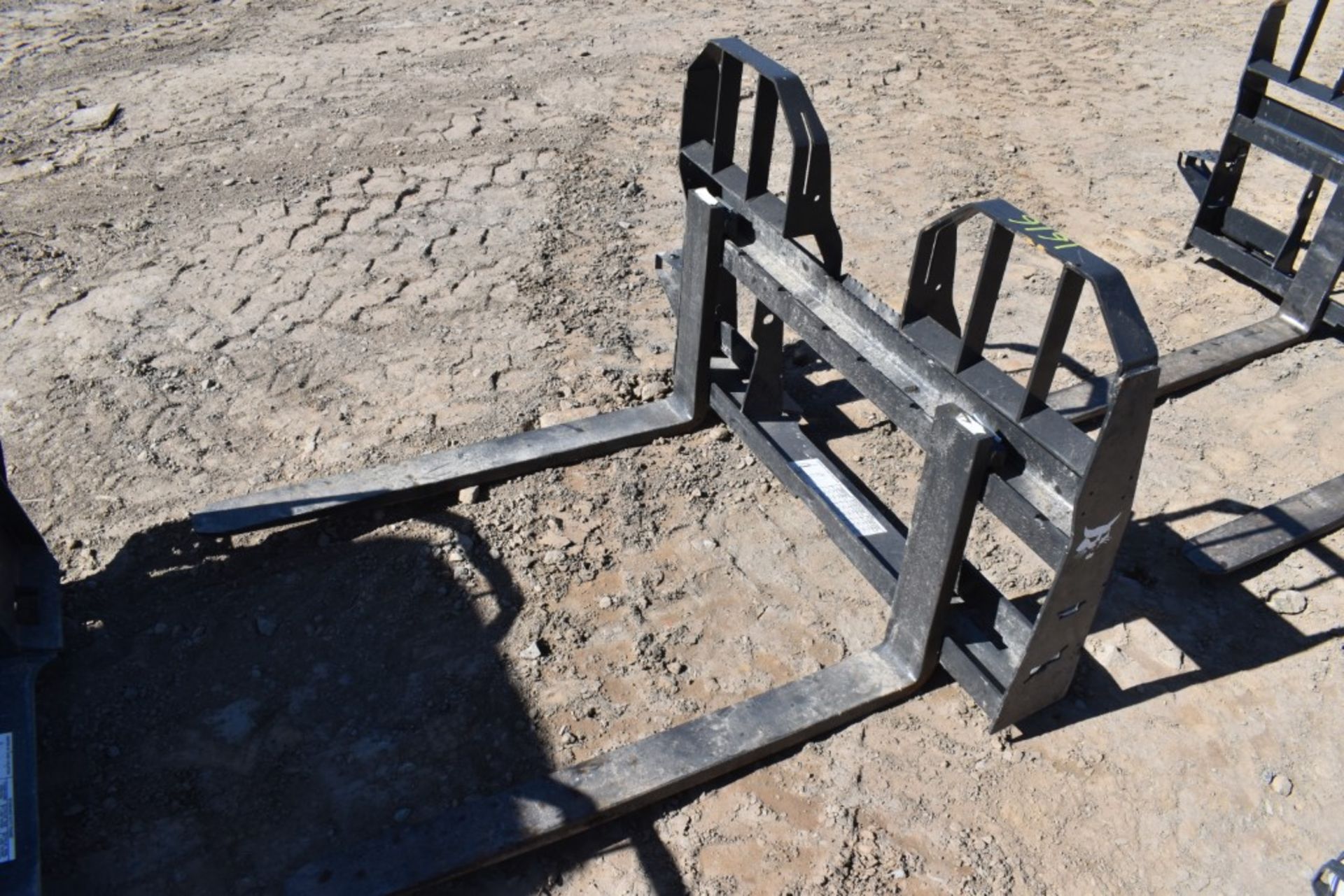 Bobcat Quick Attach 42" Pallet Forks New, With Step