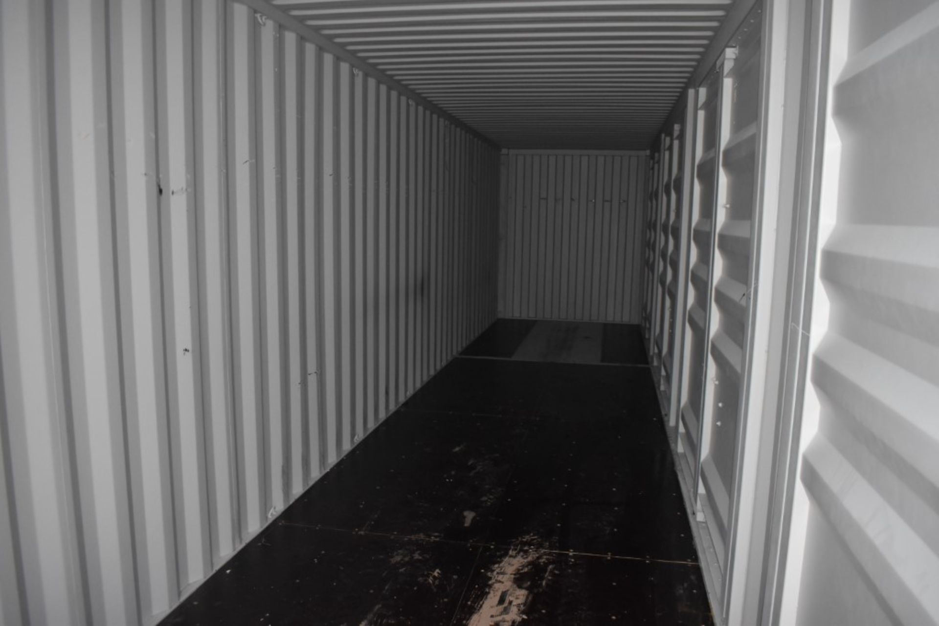 40' 5 Door Shipping Container New, 9' 6" High Cube - Image 4 of 4