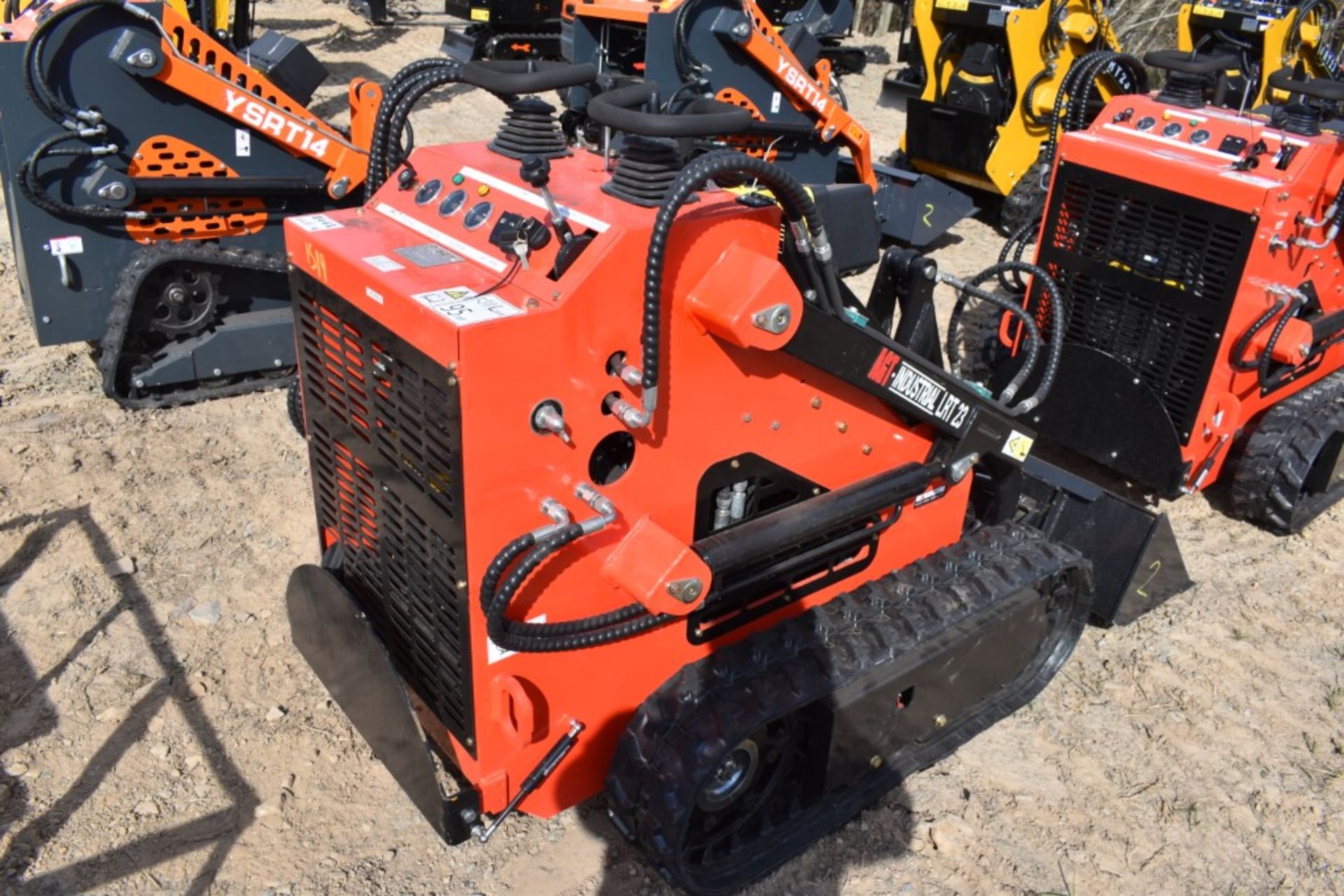 AGT Industrial LRT23 Skid Steer with Tracks Be Sure to Check Fluids, New, Mechanical Mini Quick - Image 3 of 10