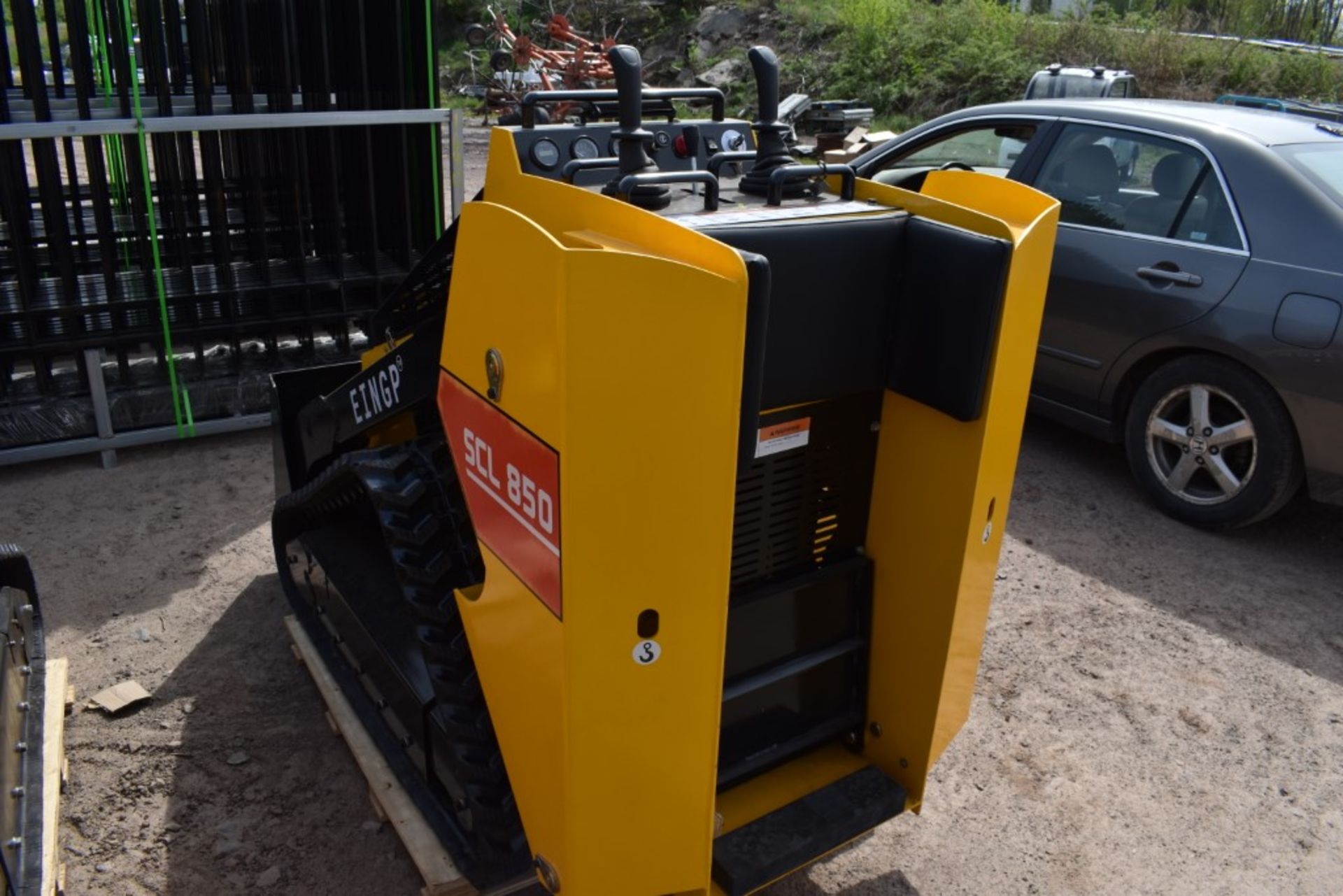Eingp SCL850 Skid Steer with Tracks Be Sure to Check Fluids, New, Mini Mechanical Quick Attach, - Image 3 of 9