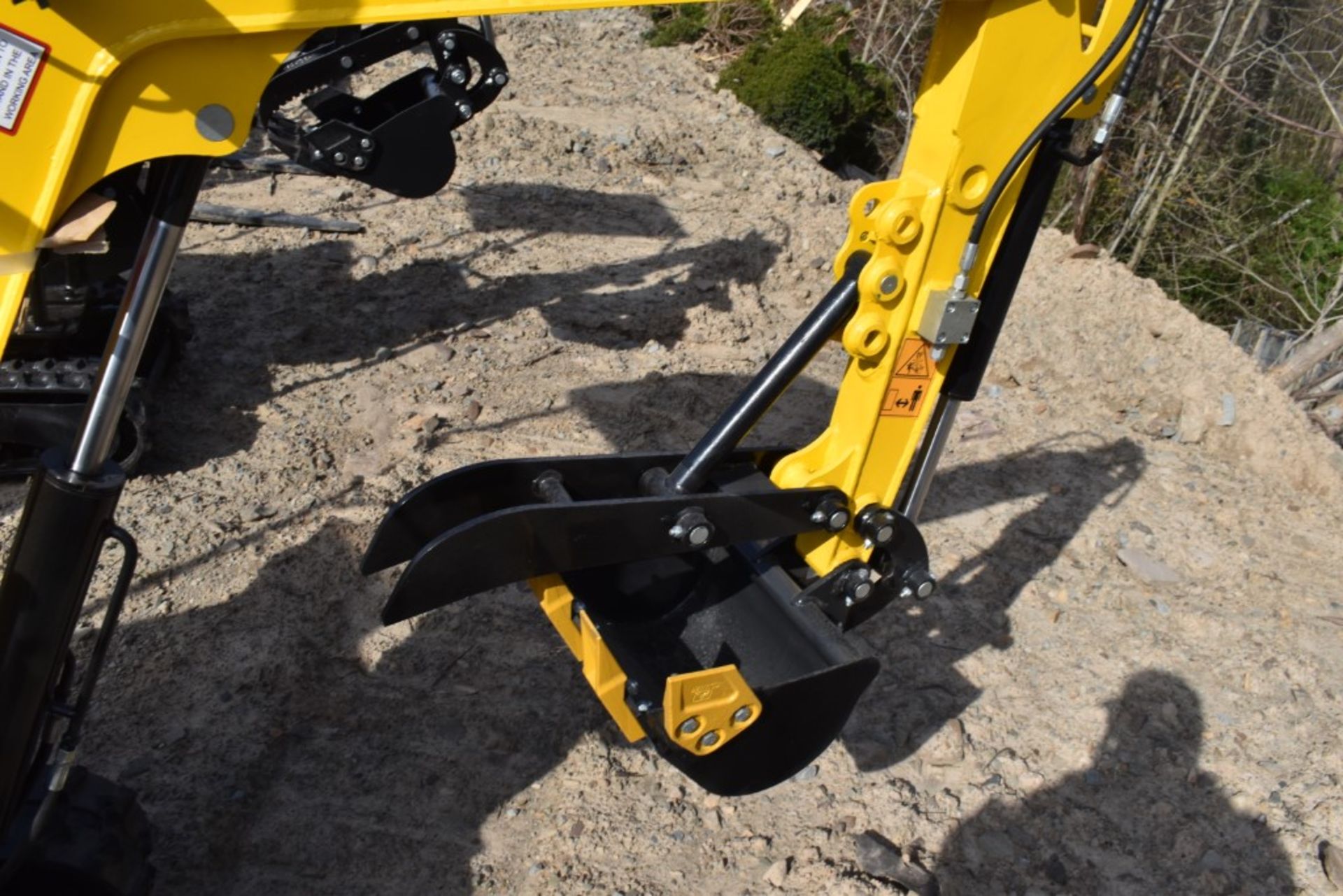 AGT Industrial KAT12R Mini Excavator Be Sure to Check Fluids, New, 16" Bucket, Auxiliary Hydraulics, - Image 9 of 12