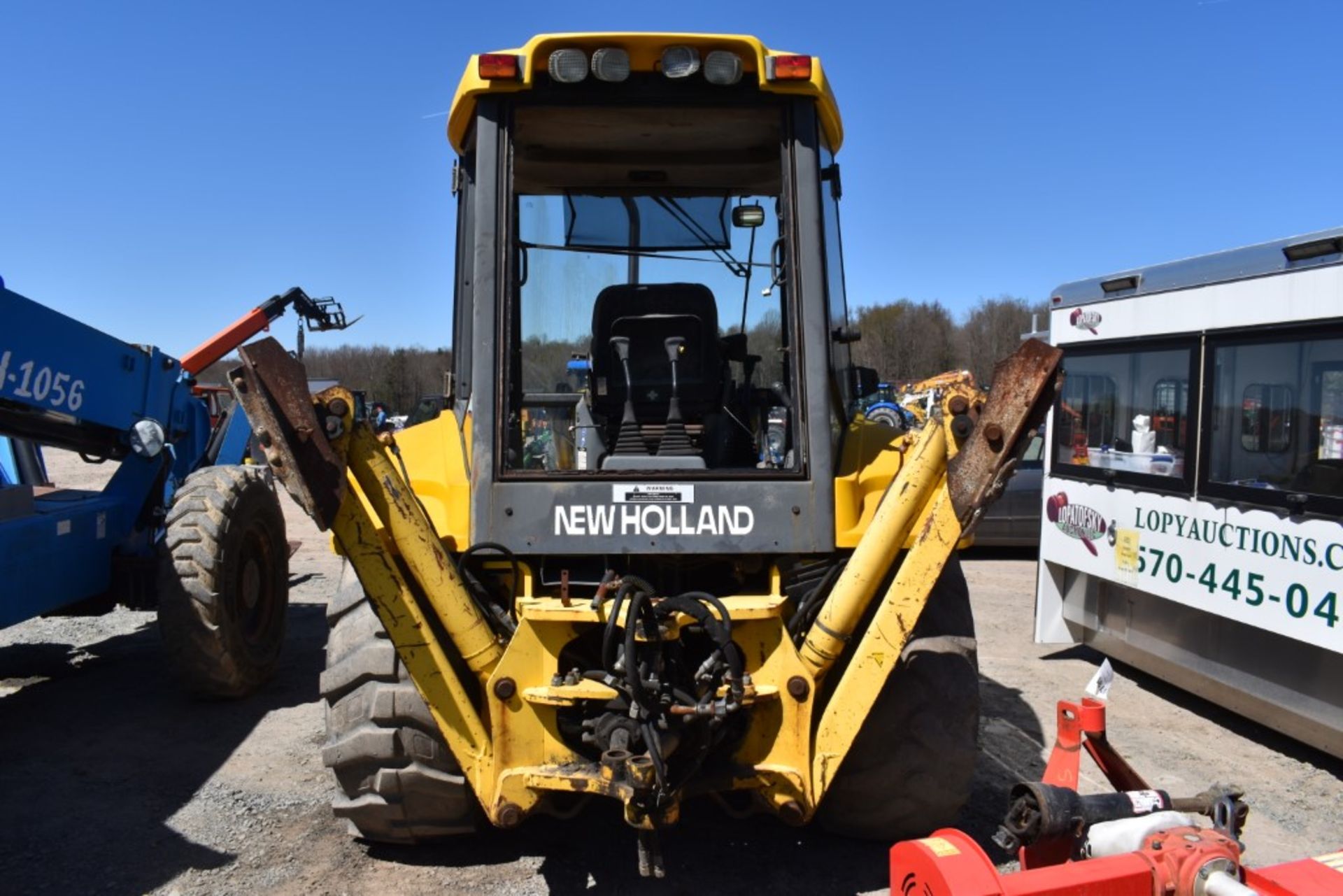 New Holland LB75B Backhoe 8052 Hours, Runs and Operates, 88" Bucket, 4WD, Outriggers, No Backhoe, - Image 5 of 24