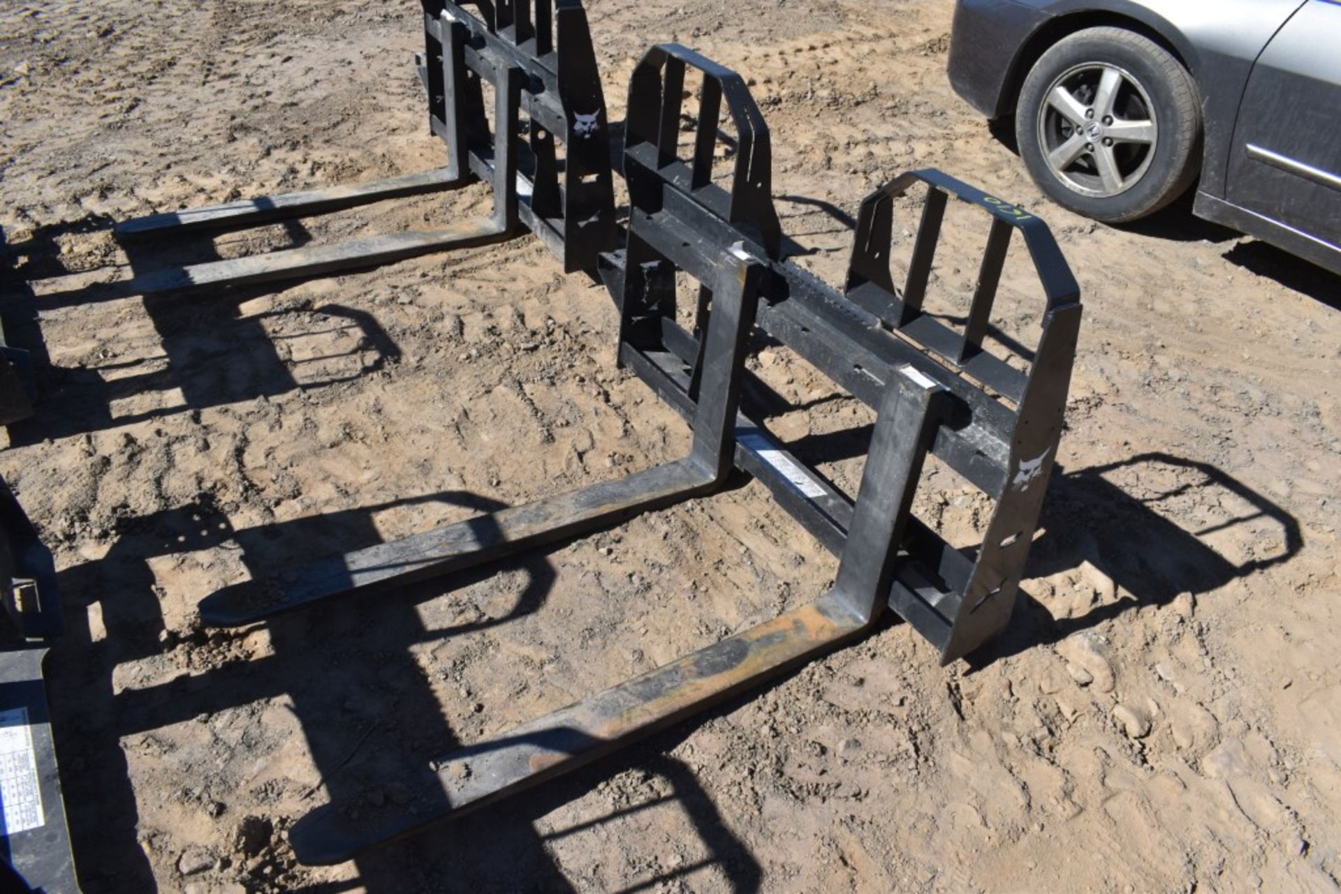 Bobcat Quick Attach 42" Pallet Forks New, With Step