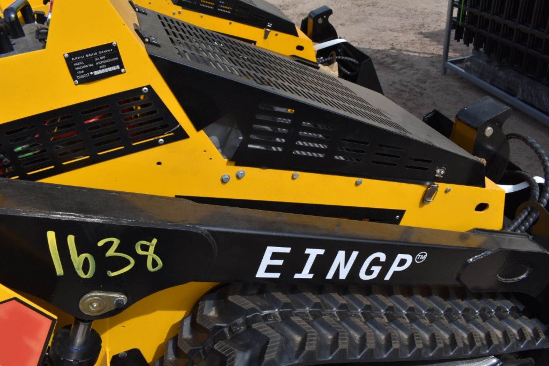 Eingp SCL850 Skid Steer with Tracks Be Sure to Check Fluids, New, Mini Mechanical Quick Attach, - Image 7 of 9
