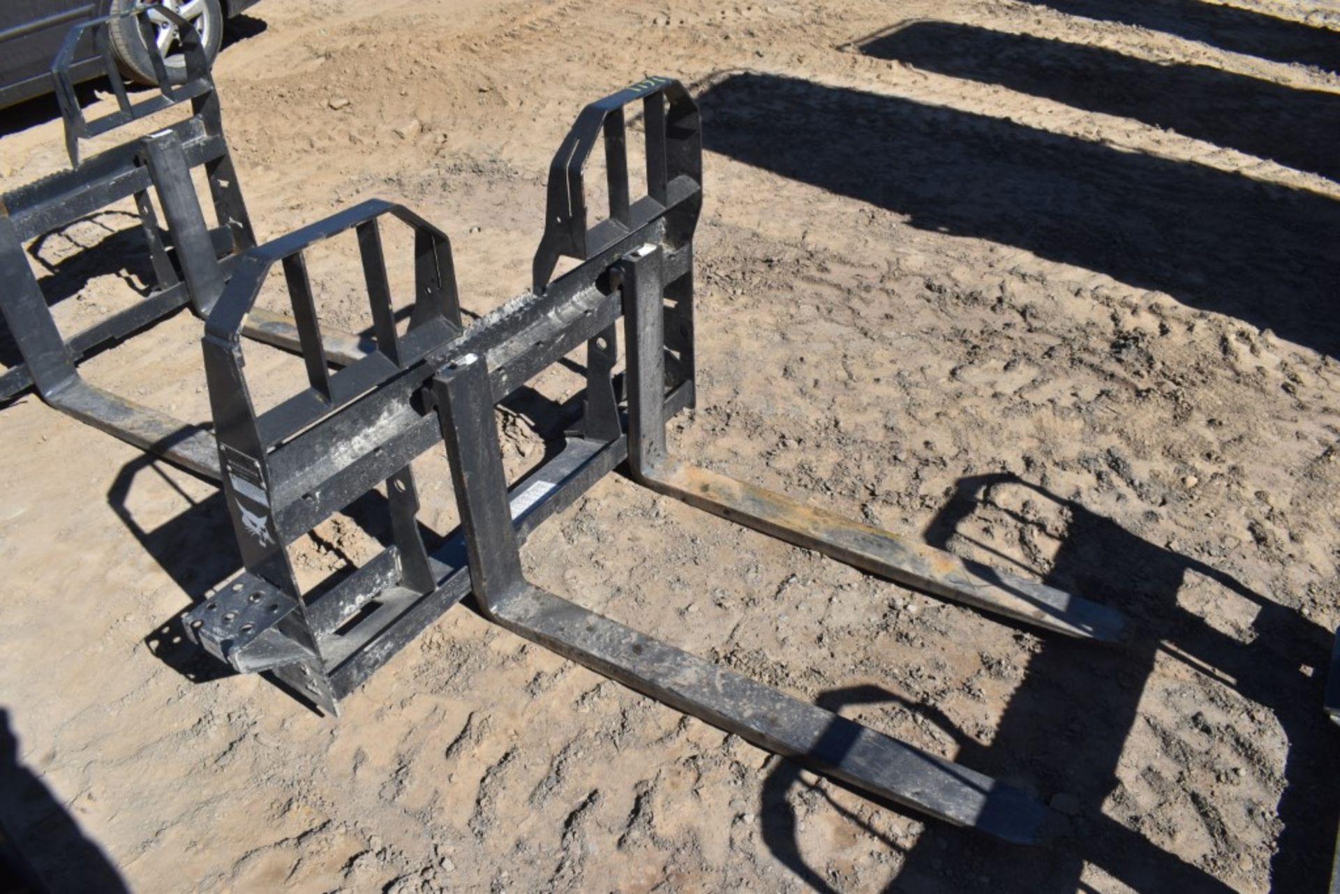 Bobcat Quick Attach 42" Pallet Forks New, With Step