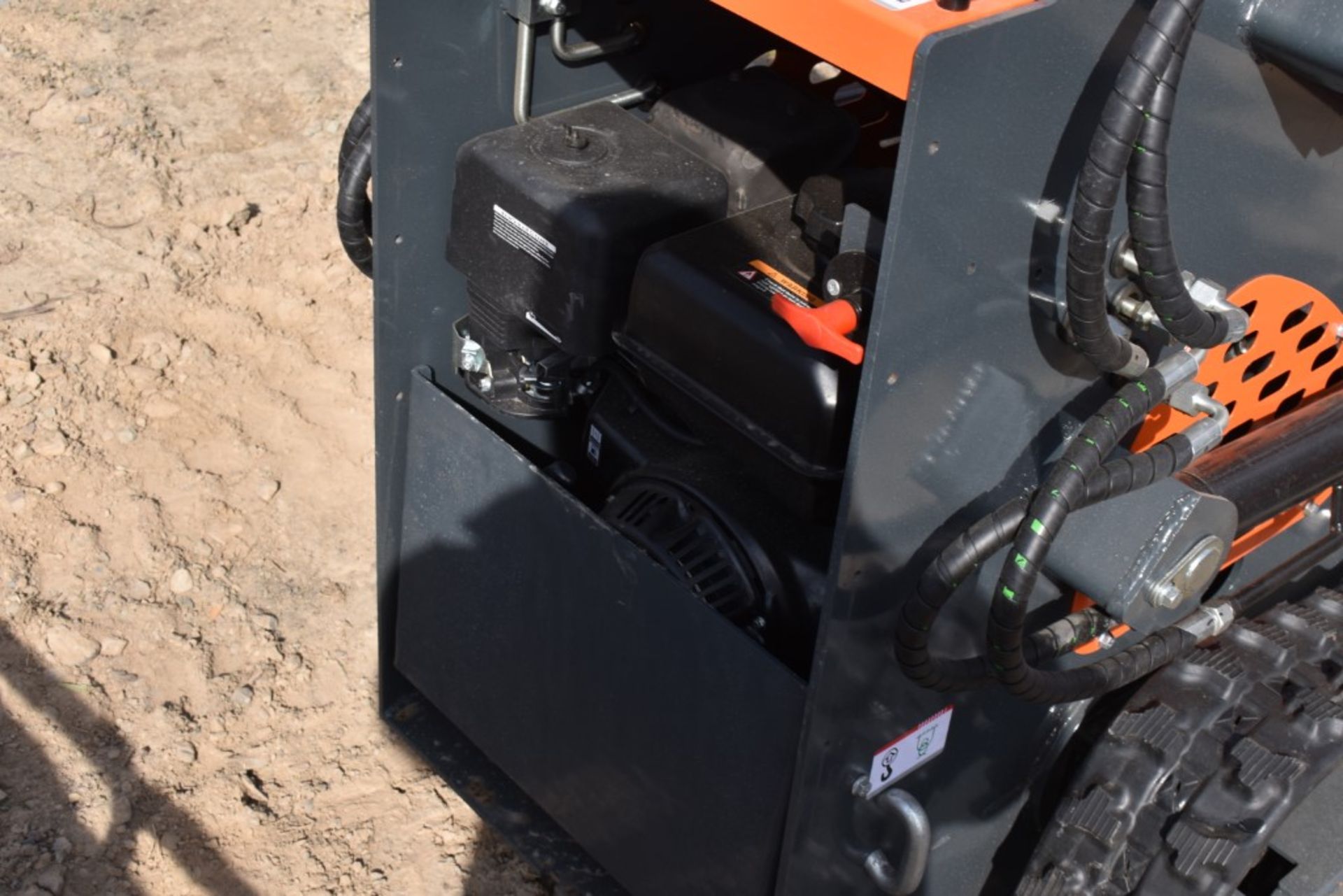 AGT Industrial YSRT14 Skid Steer with Tracks Be Sure to Check Fluids, New, Mechanical Mini Quick - Image 5 of 10