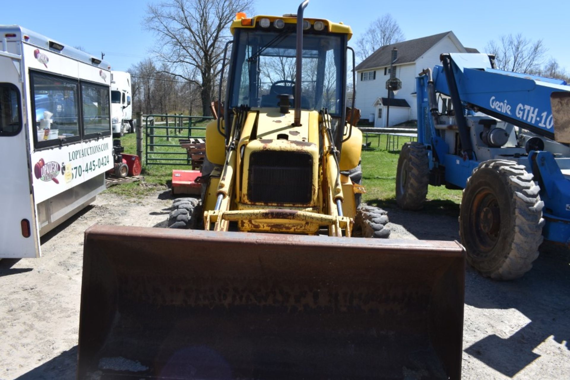 New Holland LB75B Backhoe 8052 Hours, Runs and Operates, 88" Bucket, 4WD, Outriggers, No Backhoe, - Image 2 of 24