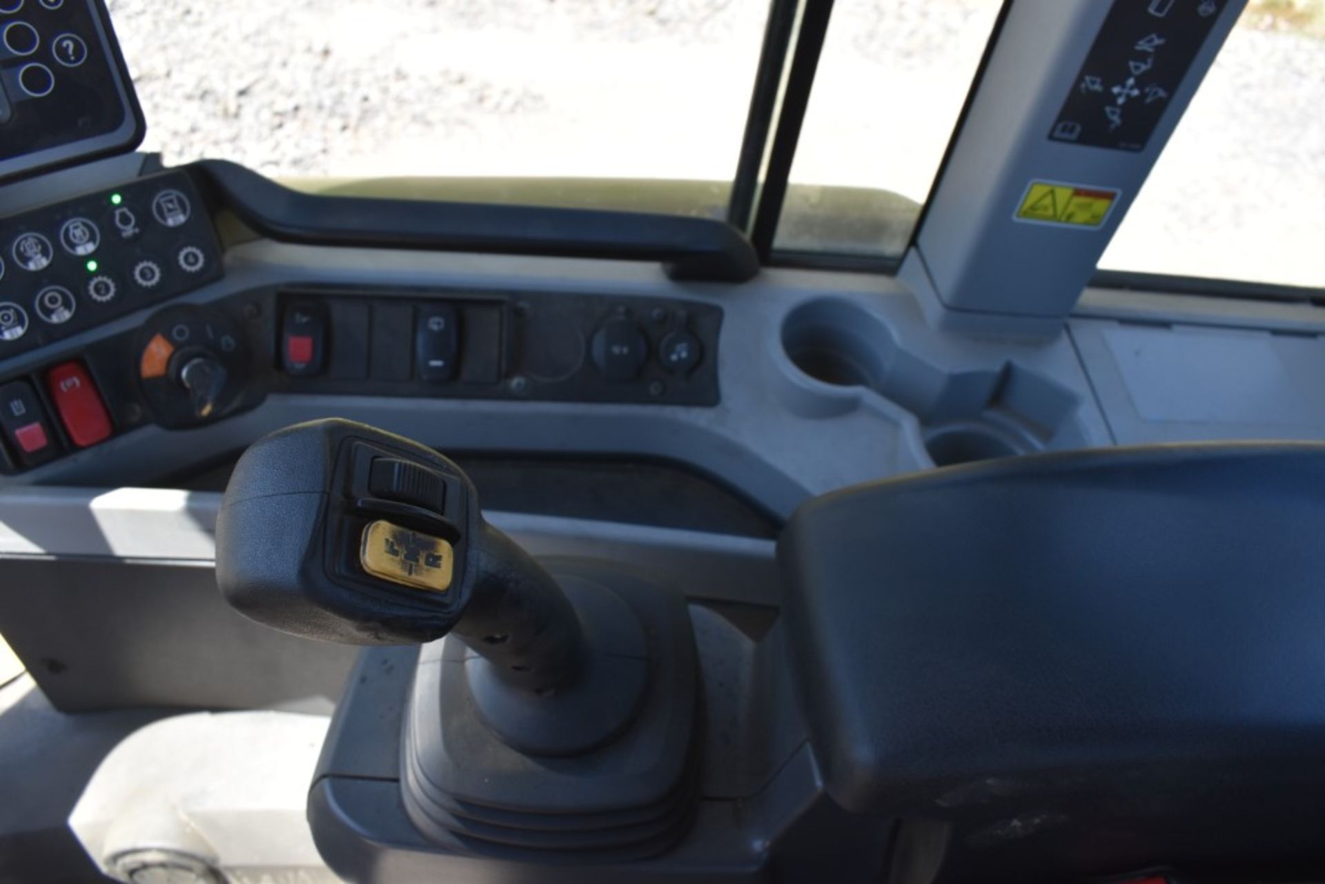 2018 CAT 930M Articulating Wheel Loader 2511 Hours, Runs and Operates, CAT 100" Bucket, Auxiliary - Image 33 of 34