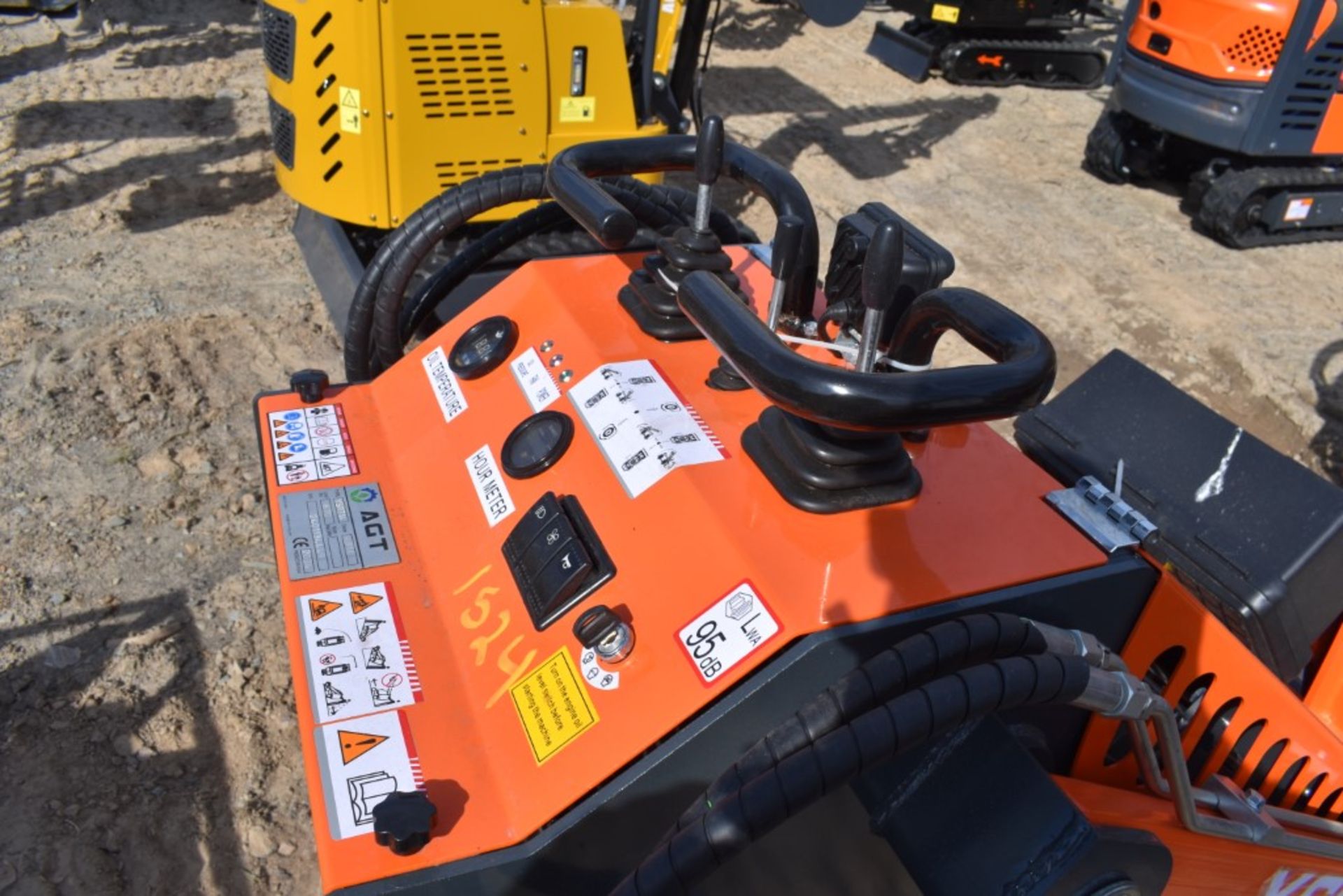 AGT Industrial YSRT14 Skid Steer with Tracks Be Sure to Check Fluids, New, Mechanical Mini Quick - Image 6 of 10