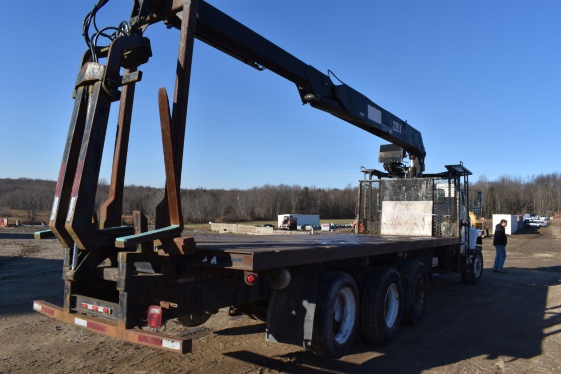 1999 International 2674 Pallet Fork Crane Truck With Title, 62101 Miles, Runs and Drives, Cummins - Image 4 of 30