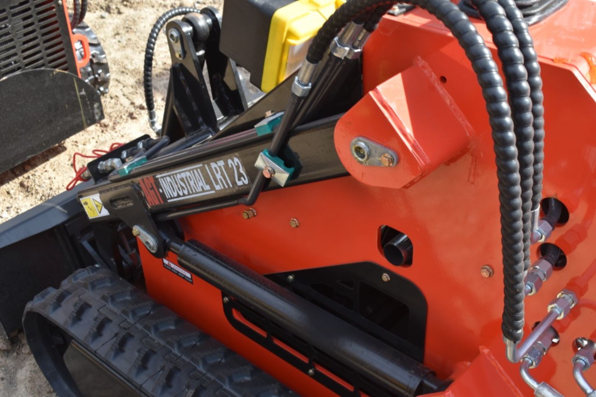 AGT Industrial LRT23 Skid Steer with Tracks Be Sure to Check Fluids, New, Mechanical Mini Quick - Image 6 of 9