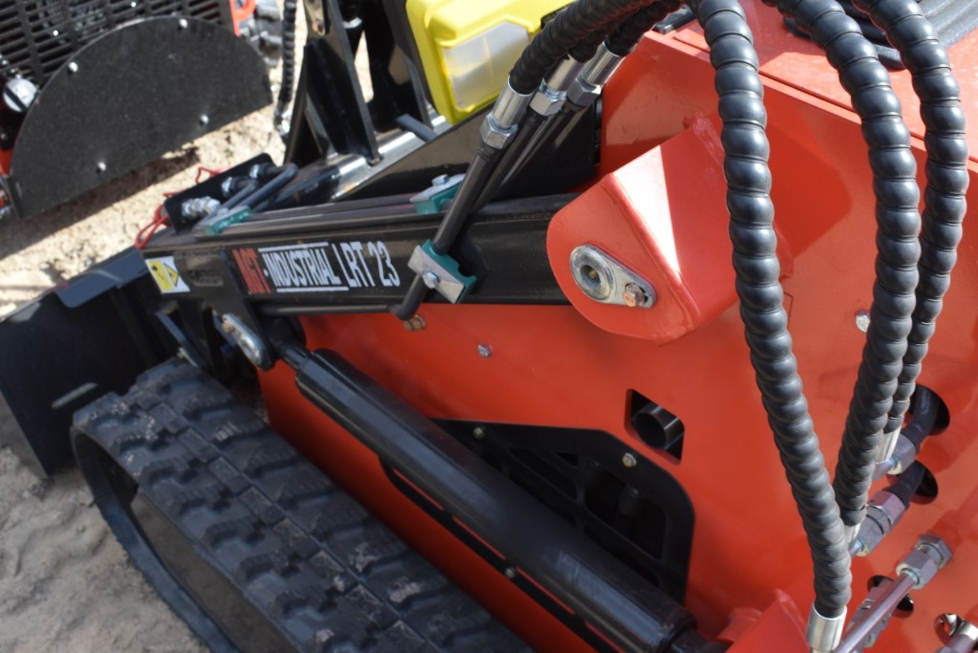 AGT Industrial LRT23 Skid Steer with Tracks Be Sure to Check Fluids, New, Mechanical Mini Quick - Image 6 of 10