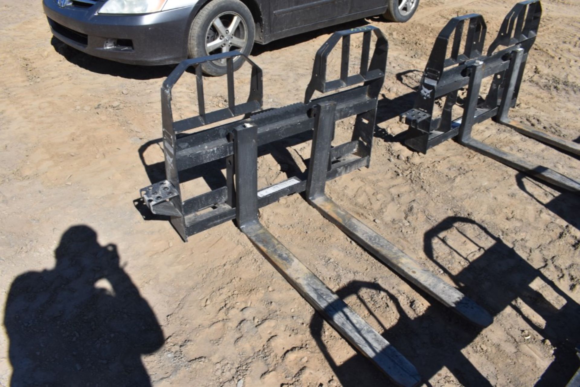 Bobcat Quick Attach 42" Pallet Forks New, With Step - Image 2 of 3