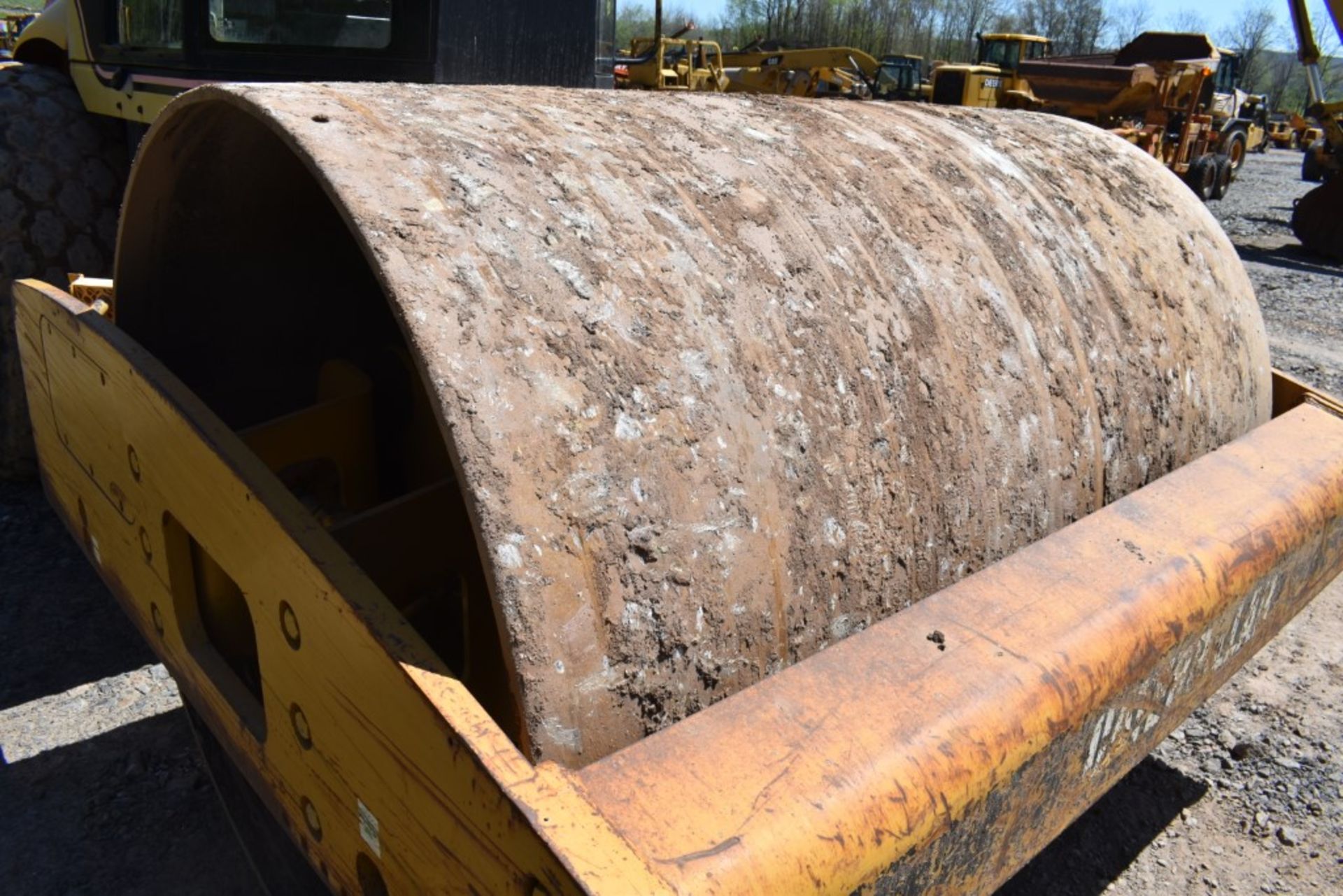 CAT CS-563E Vibratory Drum Roller 4229 Hours, Runs and Operates, 84" Drum, Enclosed Cab, Heat and - Image 15 of 31