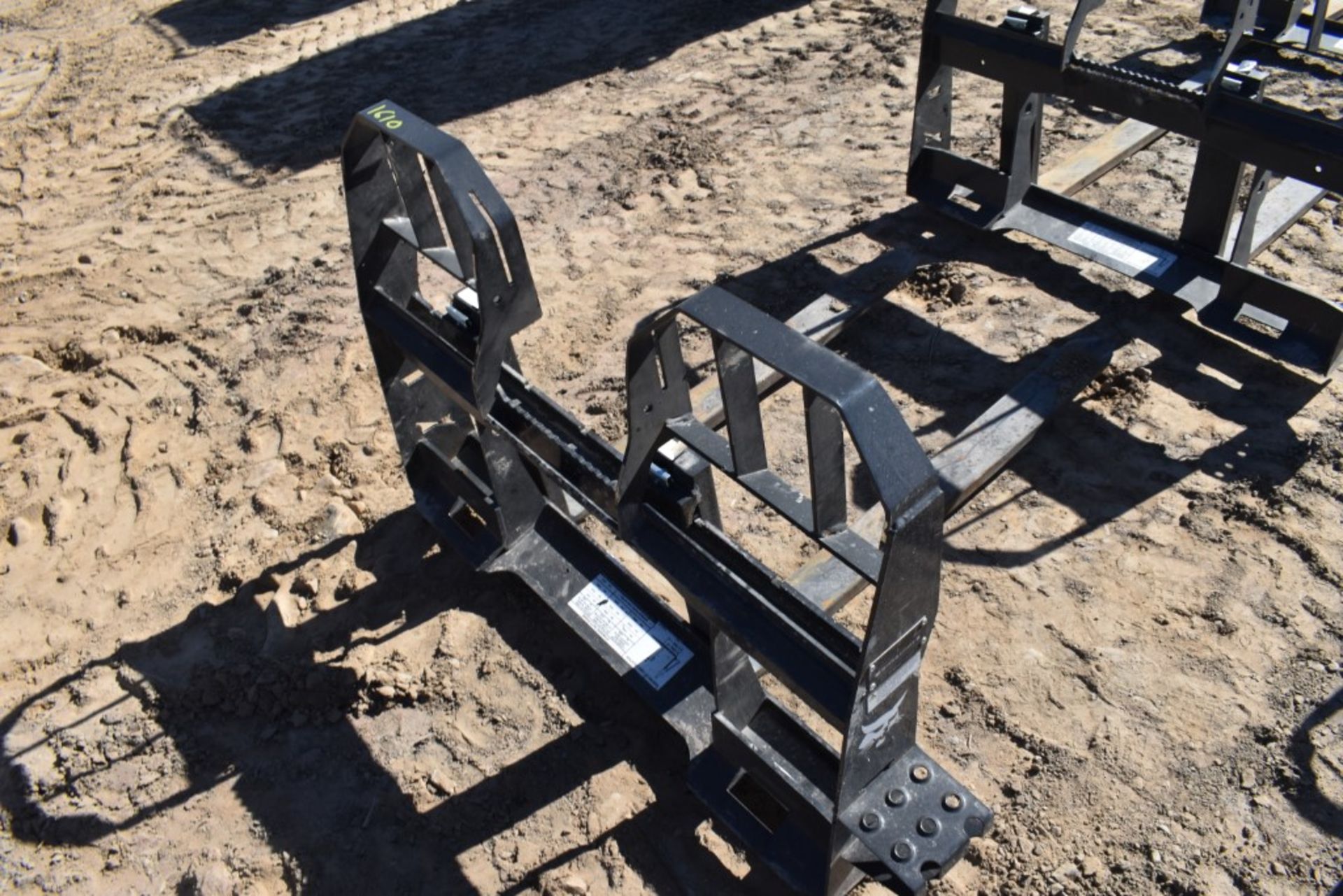 Bobcat Quick Attach 42" Pallet Forks New, With Step - Image 3 of 3