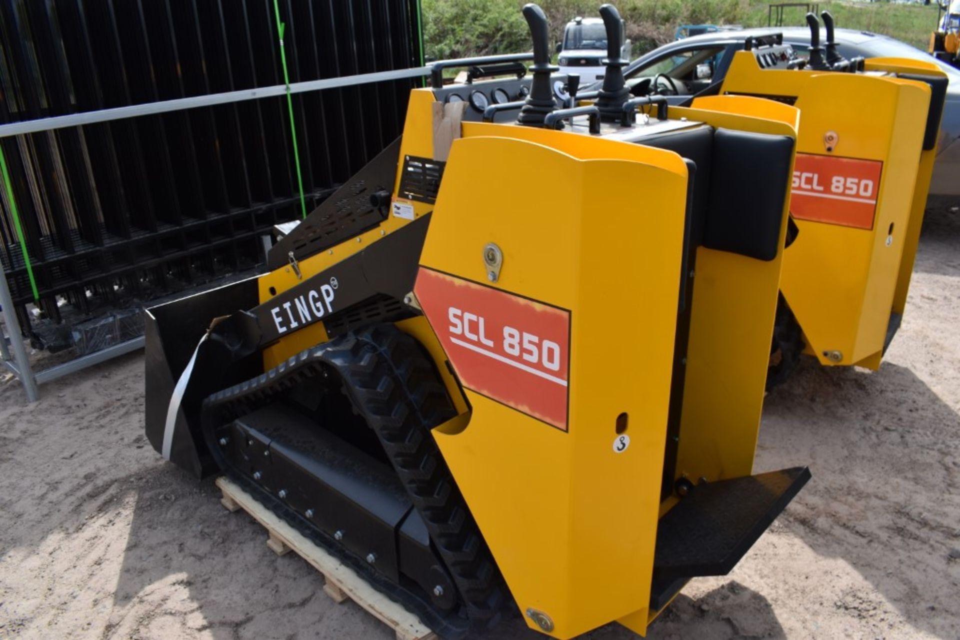 Eingp SCL850 Skid Steer with Tracks Be Sure to Check Fluids, New, Mini Mechanical Quick Attach, - Image 3 of 9