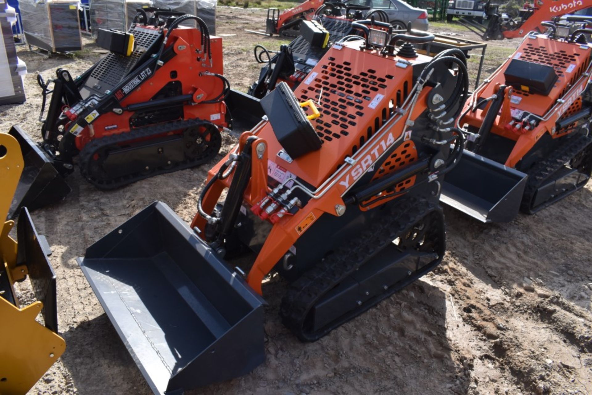 AGT Industrial YSRT14 Skid Steer with Tracks Be Sure to Check Fluids, New, Mechanical Mini Quick - Image 2 of 10