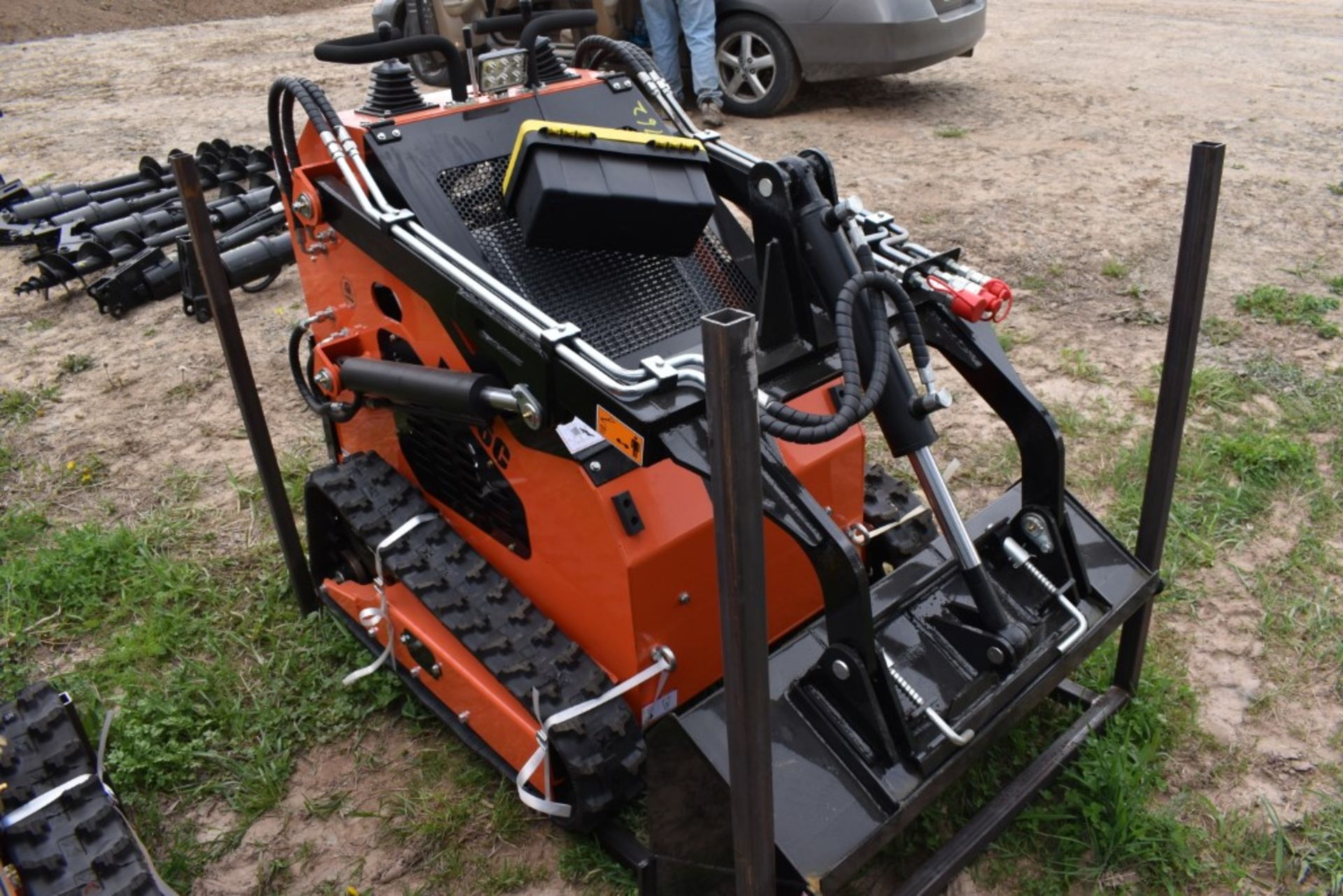 EGN EG36C Skid Steer with Tracks Be Sure to Check Fluids, New, Mini Mechanical Quick Attach, 38" - Image 2 of 8