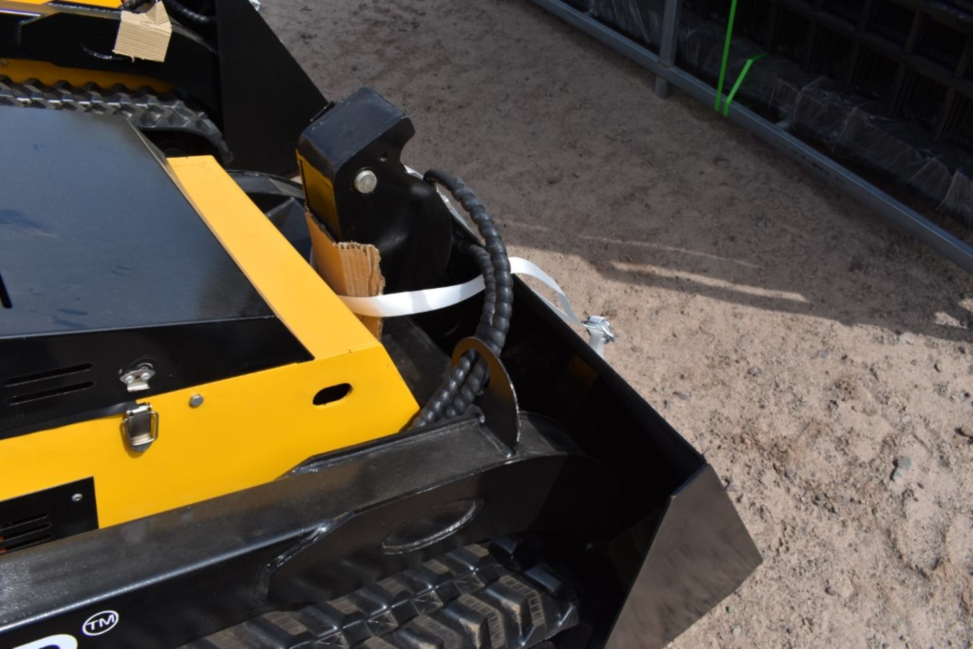 Eingp SCL850 Skid Steer with Tracks Be Sure to Check Fluids, New, Mini Mechanical Quick Attach, - Image 9 of 9