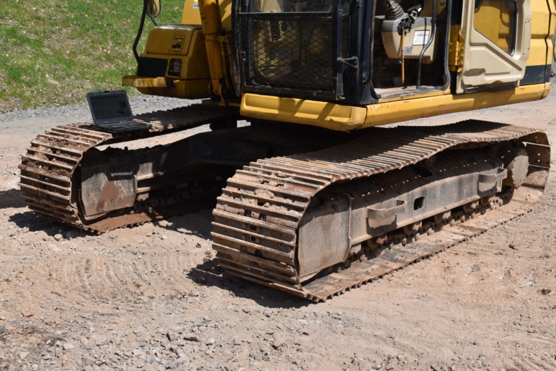 CAT 312B Excavator 11114 Hours, Runs and Operates, 48" Bucket, Auxiliary Hydraulics, Quick Coupler - Image 7 of 40