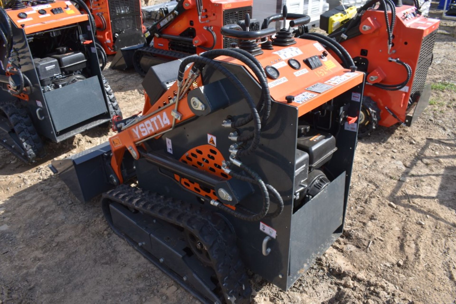 AGT Industrial YSRT14 Skid Steer with Tracks Be Sure to Check Fluids, New, Mechanical Mini Quick - Image 3 of 10