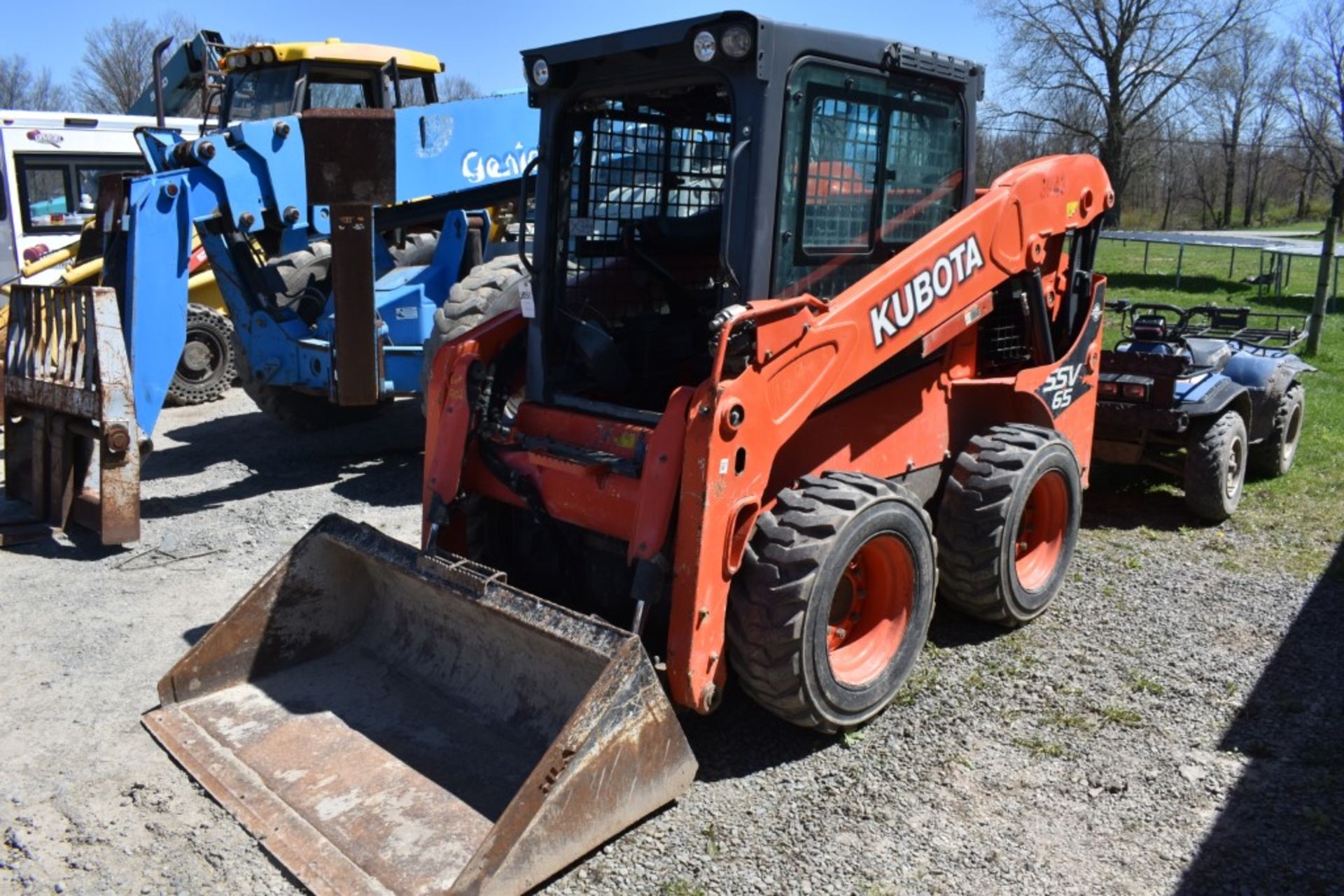 Kubota SSV65 Skid Steer 1322 Hours, Runs and Operates, Hydraulic Quick Attach, 60" Bucket, Pilot - Image 3 of 23