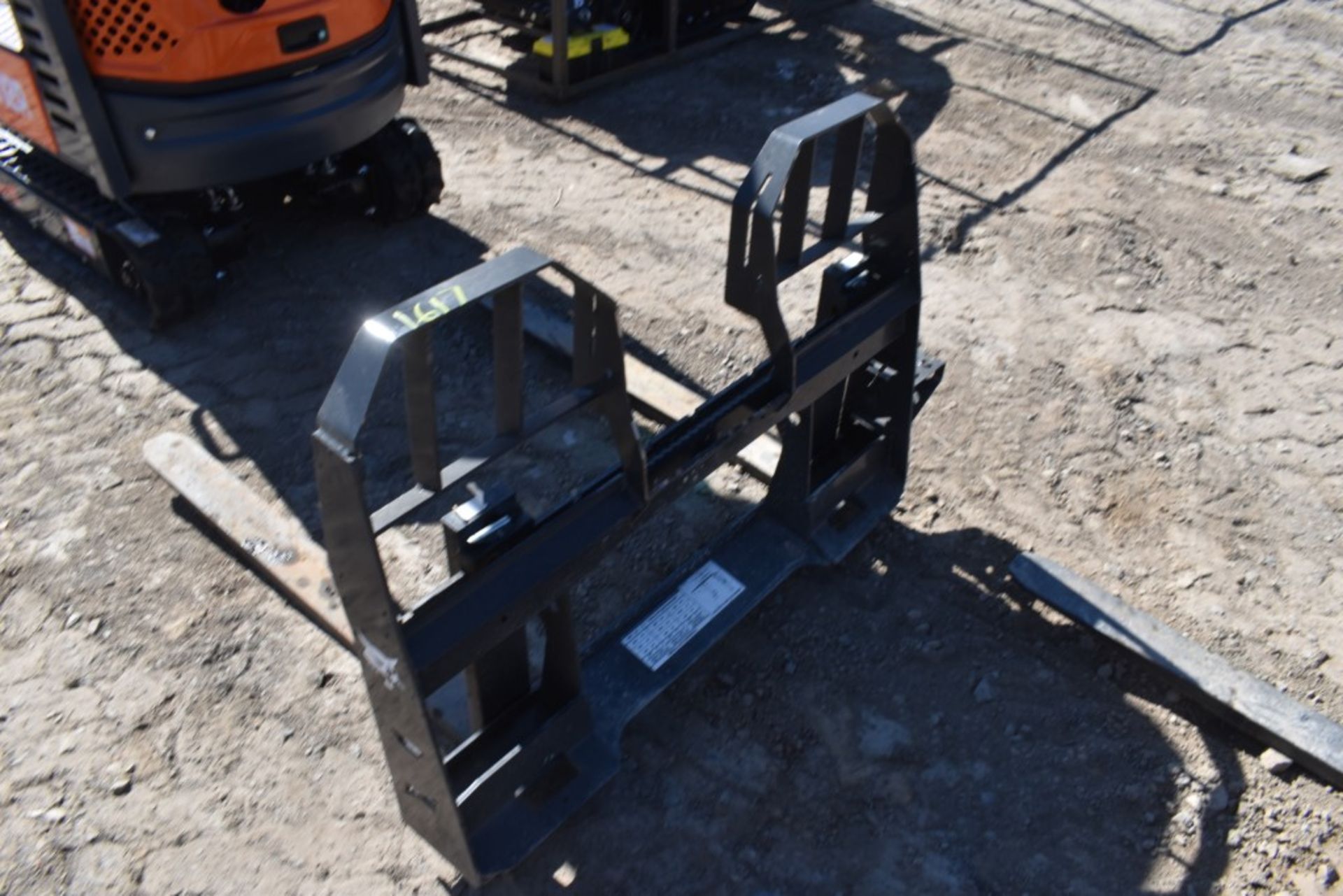 Bobcat Quick Attach 42" Pallet Forks New, With Step - Image 3 of 3
