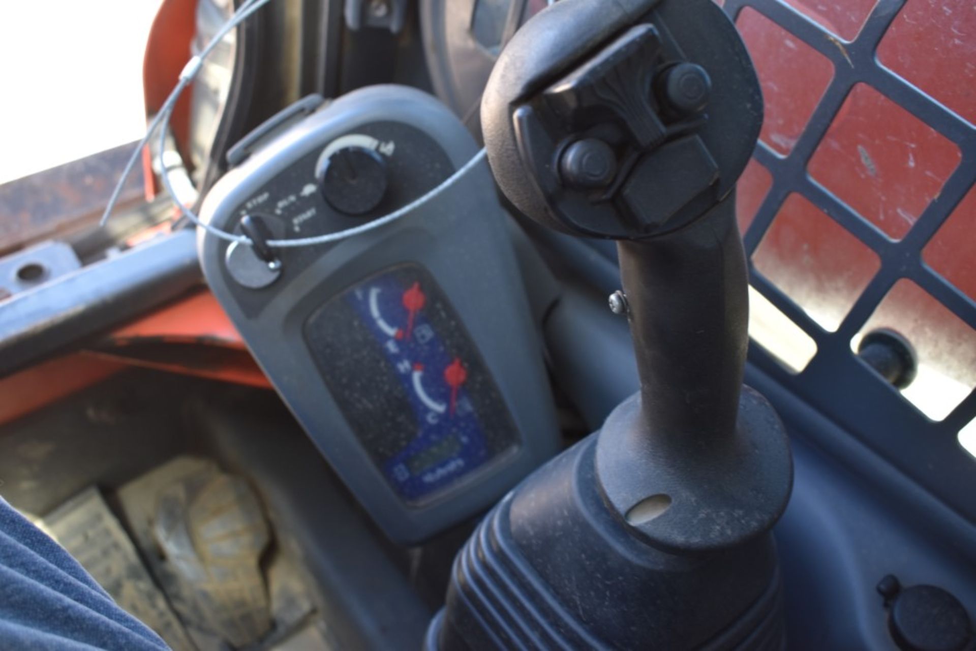 Kubota SSV65 Skid Steer 1322 Hours, Runs and Operates, Hydraulic Quick Attach, 60" Bucket, Pilot - Image 19 of 23