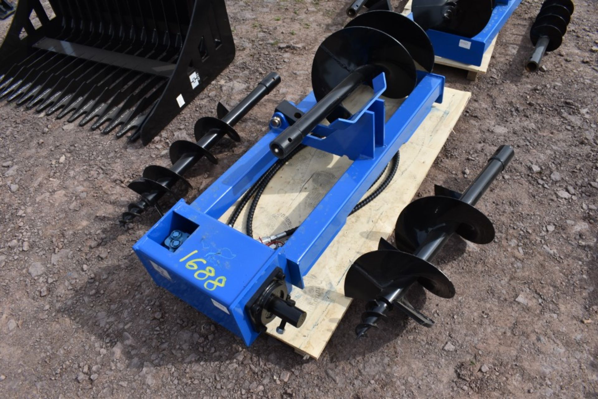 Giyi Quick Attach Post Hole Digger New, With 16", 12" and 8" Augers - Image 2 of 4