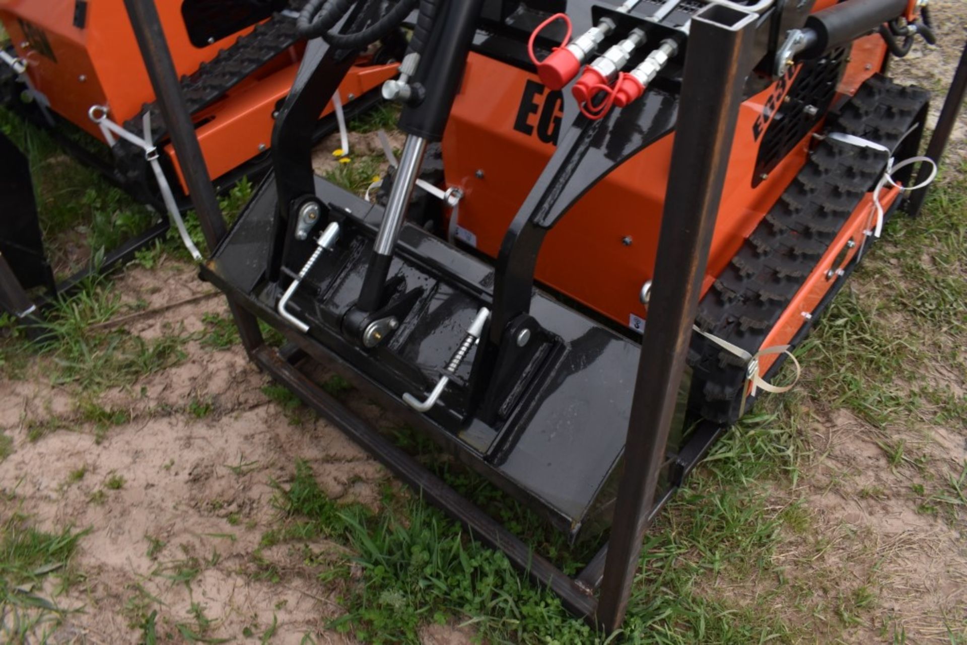 EGN EG36C Skid Steer with Tracks Be Sure to Check Fluids, New, Mini Mechanical Quick Attach, 38" - Image 8 of 8