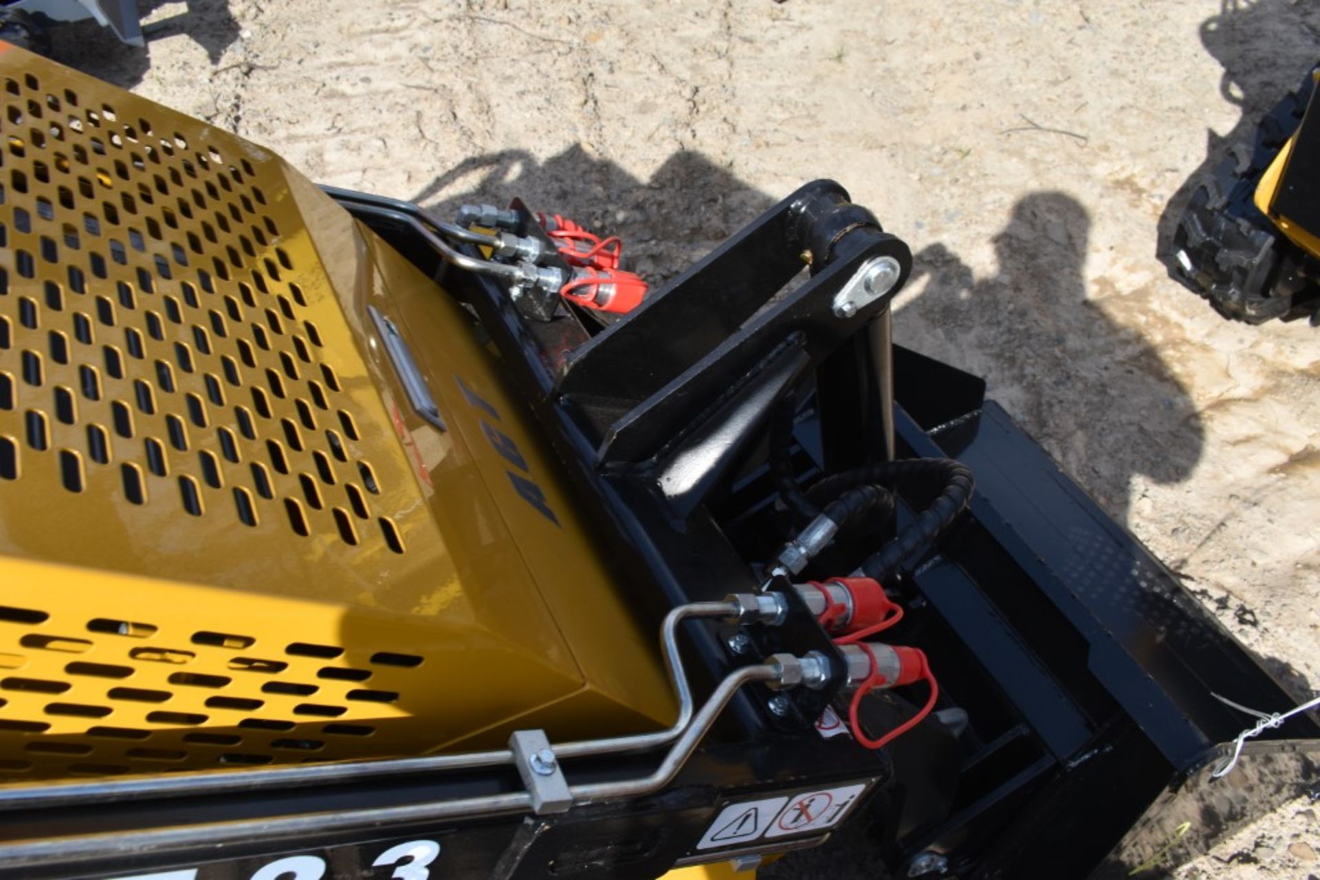 AGT Industrial CRT23 Skid Steer with Tracks Be Sure to Check Fluids, New, Mechanical Mini Quick - Image 9 of 10