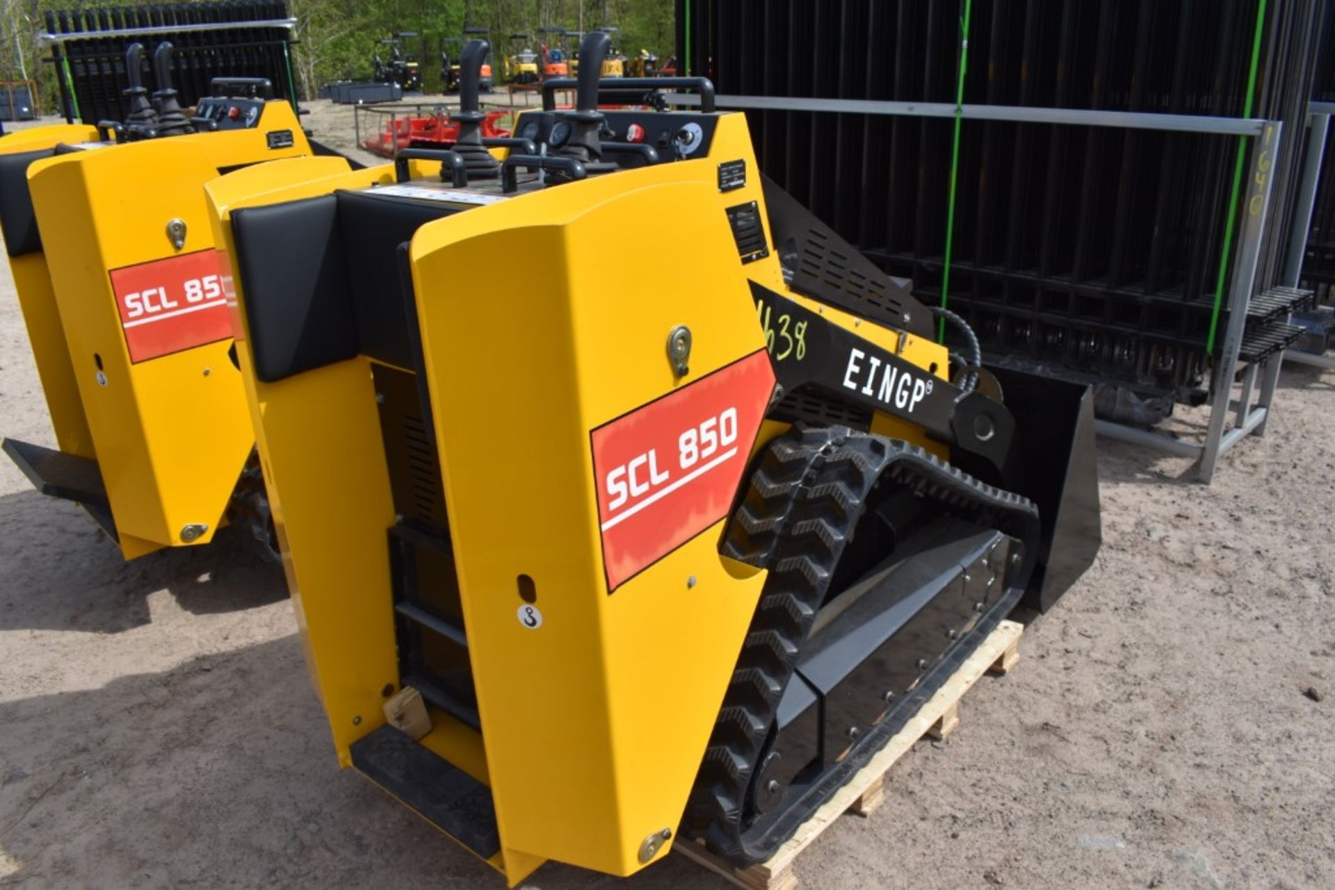 Eingp SCL850 Skid Steer with Tracks Be Sure to Check Fluids, New, Mini Mechanical Quick Attach, - Image 4 of 9