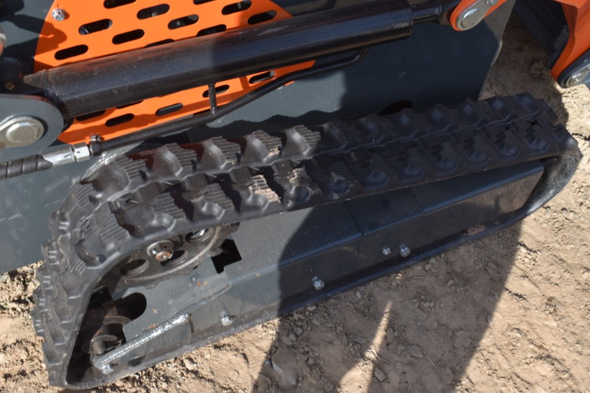 AGT Industrial YSRT14 Skid Steer with Tracks Be Sure to Check Fluids, New, Mechanical Mini Quick - Image 7 of 10